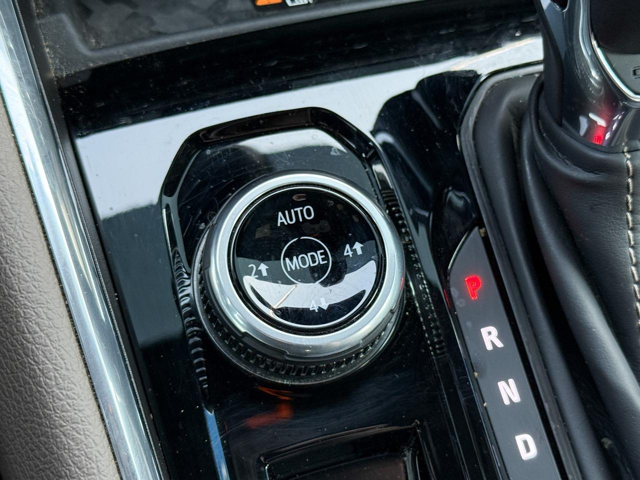 2025 GMC Canyon Denali ONE OWNER, CLEAN CARFAX, 2.7L 4CYL TURBO, DENALI BLACK EDITION, HEATED & VENTILATED FRONT LEATHER SEATS, HEATED STEERING WHEEL, POWER SUNROOF, SAFETY PACKAGE, BLACK BADGES, UNDERBODY CAMERAS Photo