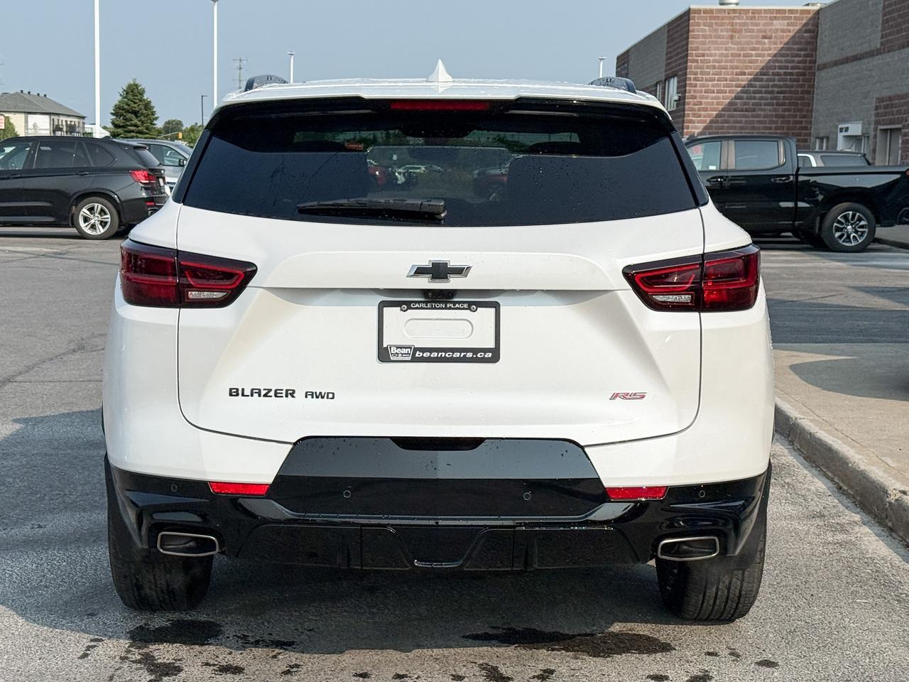 2025 Chevrolet Blazer RS 3.6L V6 WITH REMOTE START/ENTRY, HEATED SEATS, HEATED STEERING WHEEL, VENTILATED SEATS, SUNROOF, POWER LIFTGATE, HD REAR VISION CAMERA Photo