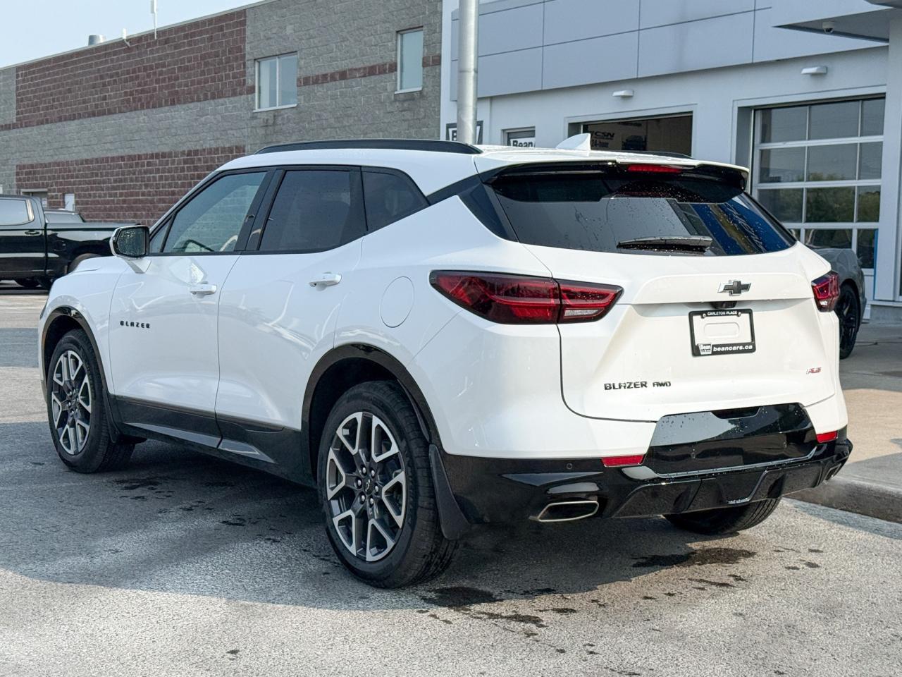 2025 Chevrolet Blazer RS 3.6L V6 WITH REMOTE START/ENTRY, HEATED SEATS, HEATED STEERING WHEEL, VENTILATED SEATS, SUNROOF, POWER LIFTGATE, HD REAR VISION CAMERA Photo2