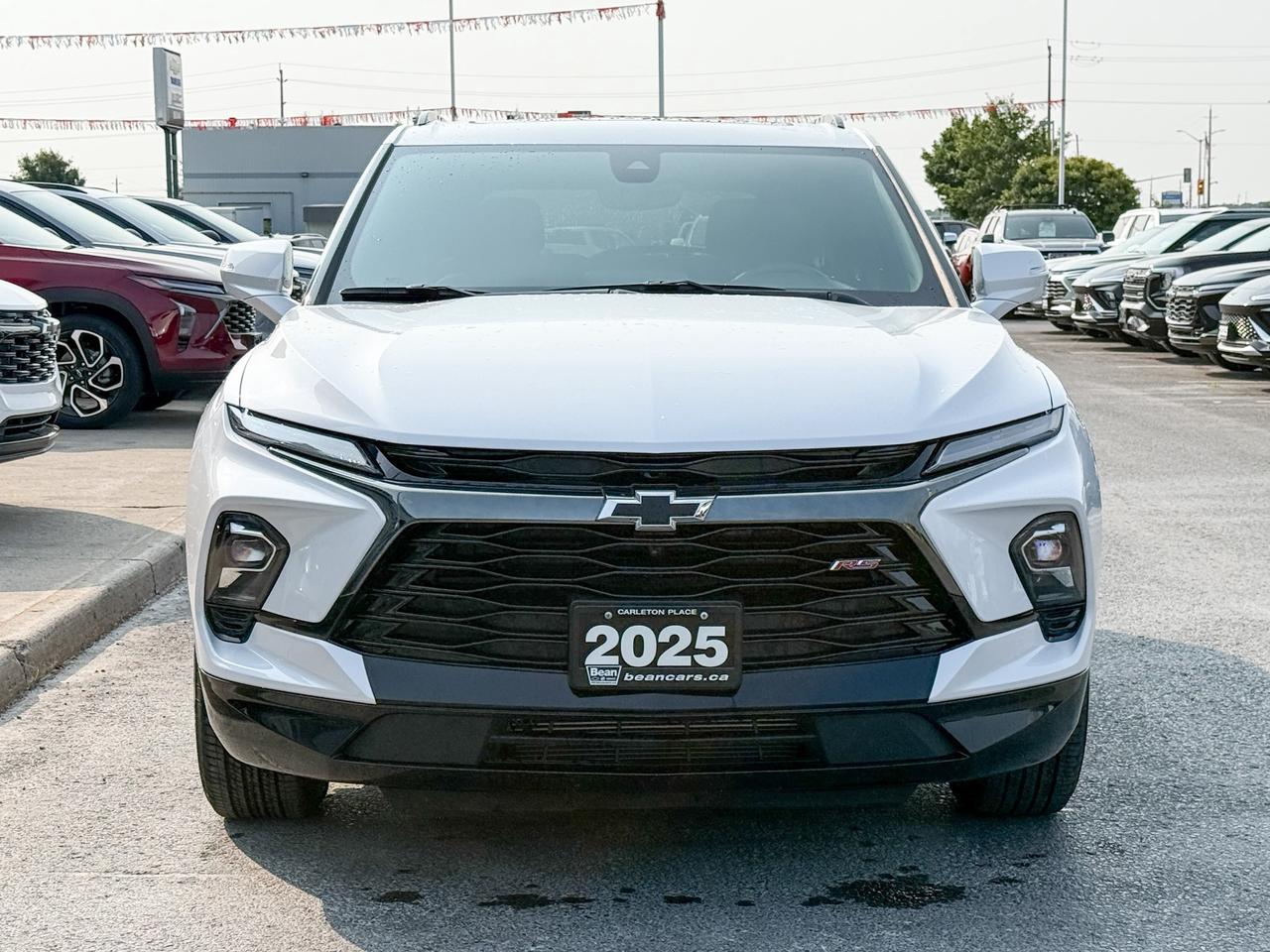 2025 Chevrolet Blazer RS 3.6L V6 WITH REMOTE START/ENTRY, HEATED SEATS, HEATED STEERING WHEEL, VENTILATED SEATS, SUNROOF, POWER LIFTGATE, HD REAR VISION CAMERA Photo