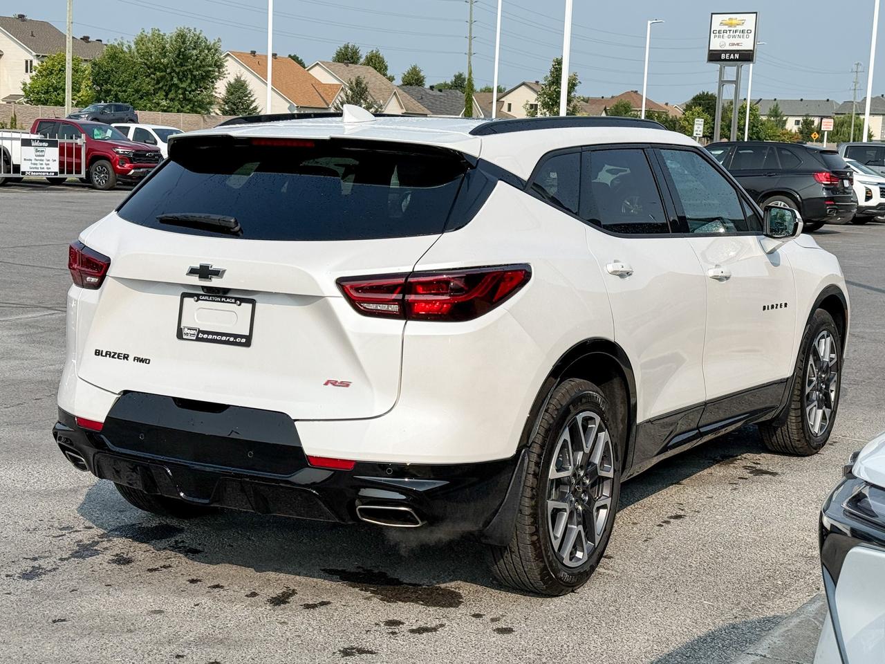 2025 Chevrolet Blazer RS 3.6L V6 WITH REMOTE START/ENTRY, HEATED SEATS, HEATED STEERING WHEEL, VENTILATED SEATS, SUNROOF, POWER LIFTGATE, HD REAR VISION CAMERA Photo