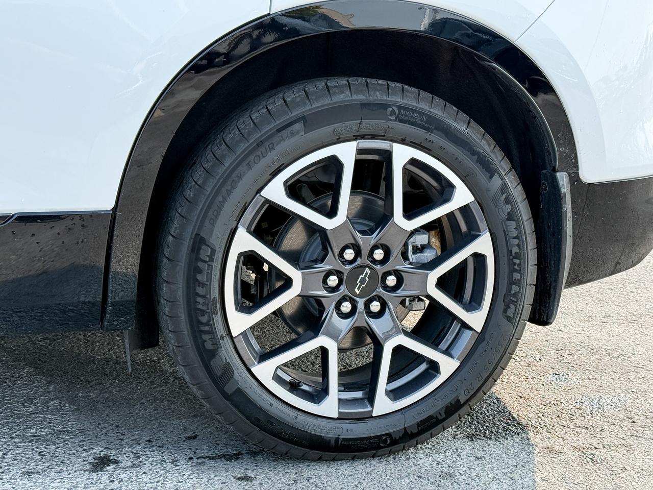 2025 Chevrolet Blazer RS 3.6L V6 WITH REMOTE START/ENTRY, HEATED SEATS, HEATED STEERING WHEEL, VENTILATED SEATS, SUNROOF, POWER LIFTGATE, HD REAR VISION CAMERA Photo