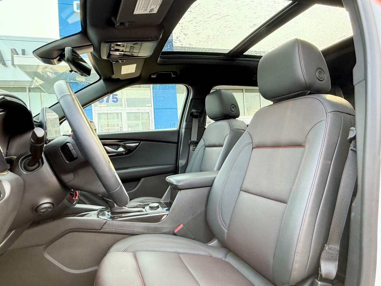 2025 Chevrolet Blazer RS 3.6L V6 WITH REMOTE START/ENTRY, HEATED SEATS, HEATED STEERING WHEEL, VENTILATED SEATS, SUNROOF, POWER LIFTGATE, HD REAR VISION CAMERA Photo