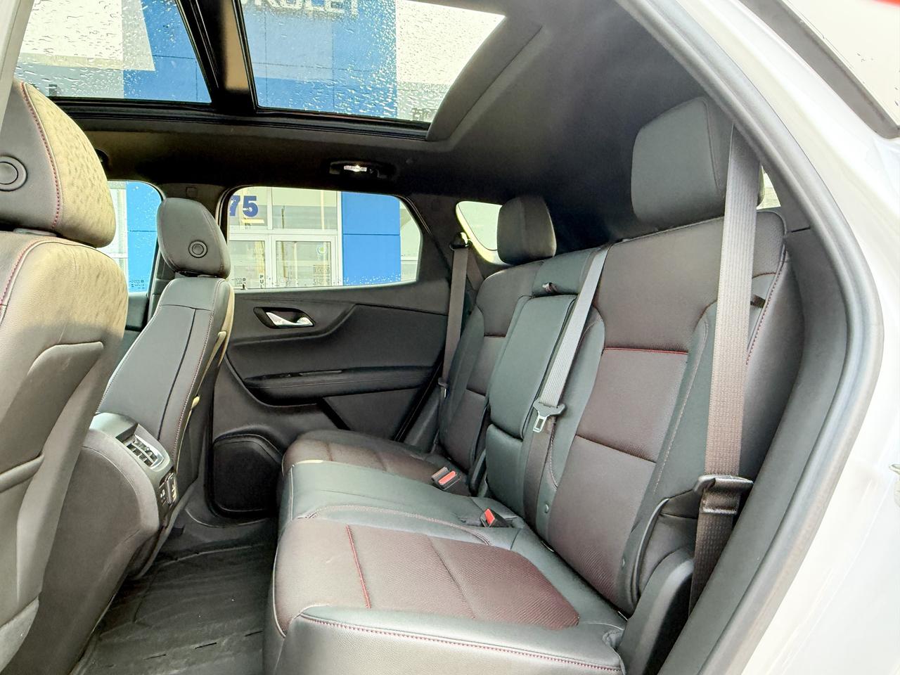 2025 Chevrolet Blazer RS 3.6L V6 WITH REMOTE START/ENTRY, HEATED SEATS, HEATED STEERING WHEEL, VENTILATED SEATS, SUNROOF, POWER LIFTGATE, HD REAR VISION CAMERA Photo