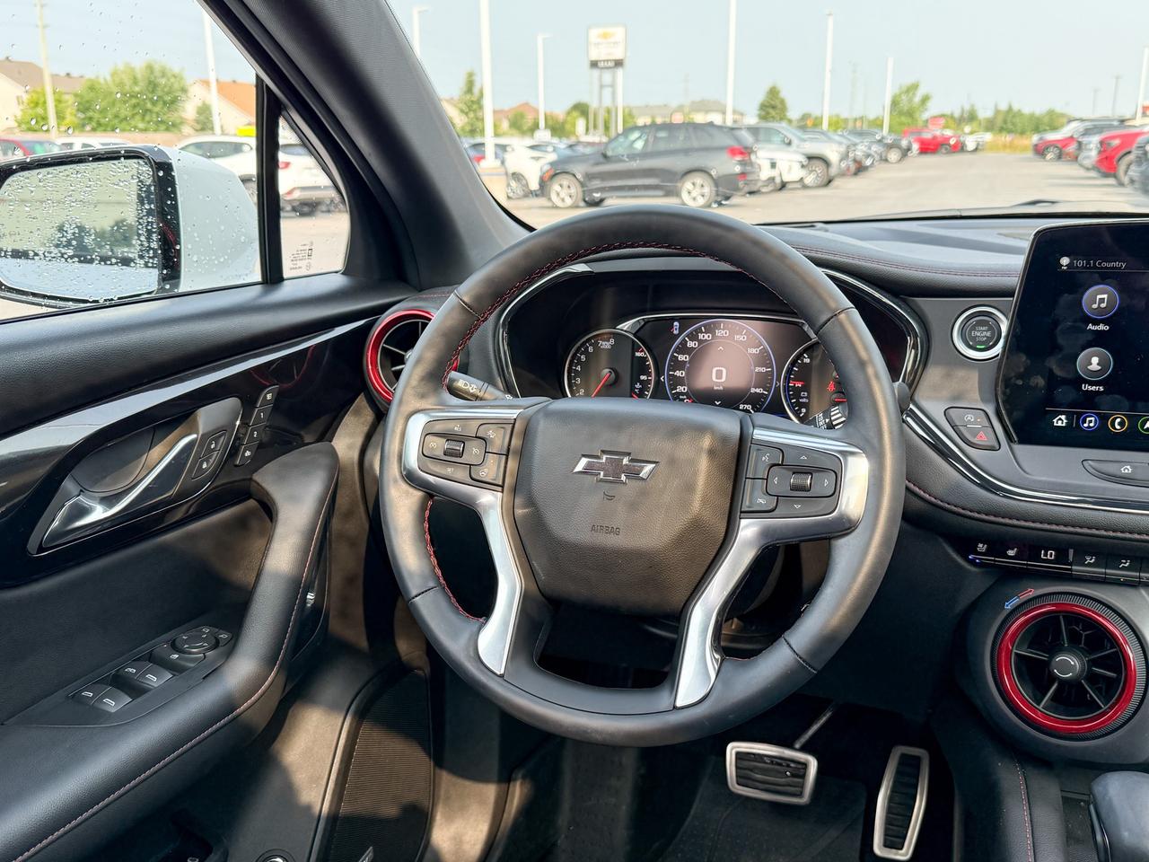 2025 Chevrolet Blazer RS 3.6L V6 WITH REMOTE START/ENTRY, HEATED SEATS, HEATED STEERING WHEEL, VENTILATED SEATS, SUNROOF, POWER LIFTGATE, HD REAR VISION CAMERA Photo