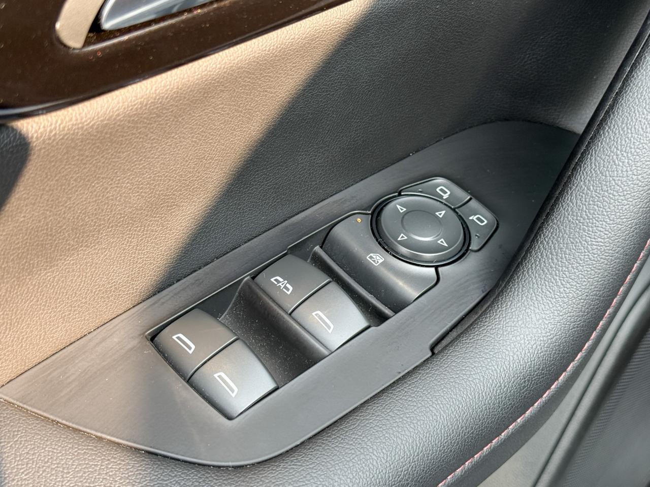 2025 Chevrolet Blazer RS 3.6L V6 WITH REMOTE START/ENTRY, HEATED SEATS, HEATED STEERING WHEEL, VENTILATED SEATS, SUNROOF, POWER LIFTGATE, HD REAR VISION CAMERA Photo