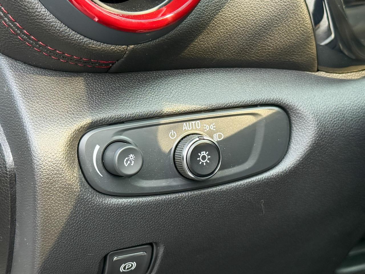 2025 Chevrolet Blazer RS 3.6L V6 WITH REMOTE START/ENTRY, HEATED SEATS, HEATED STEERING WHEEL, VENTILATED SEATS, SUNROOF, POWER LIFTGATE, HD REAR VISION CAMERA Photo