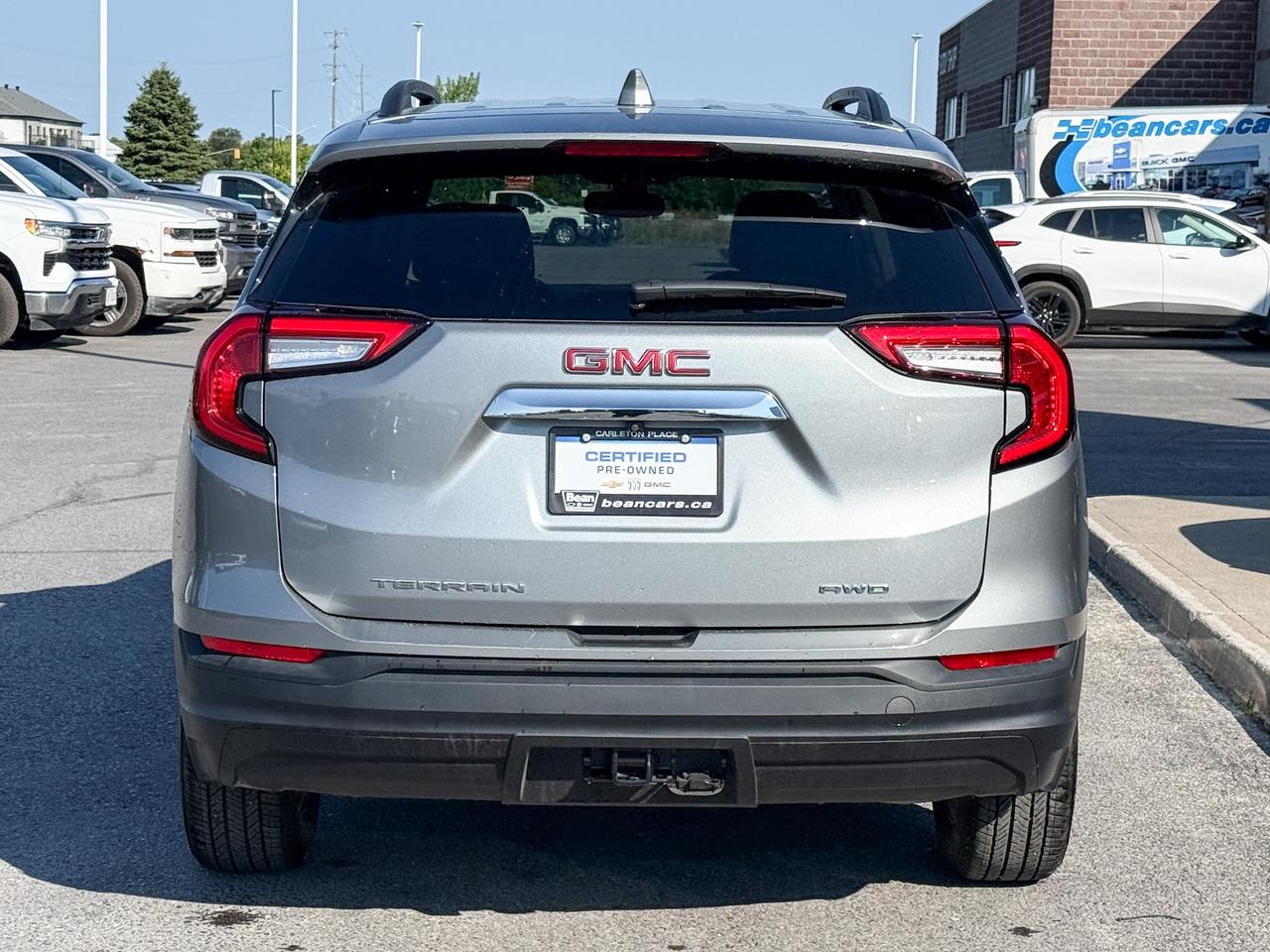 2024 GMC Terrain CLEAN CARFAX, 1.5L 4CYL TURBO, SLE AWD, HEATED FRONT SEATS, REMOTE VEHICLESTART, GMC PRO SAFETY PACKAGE, DUALZONE CLIMATE CONTROL, REAR VISION CAMERA Photo