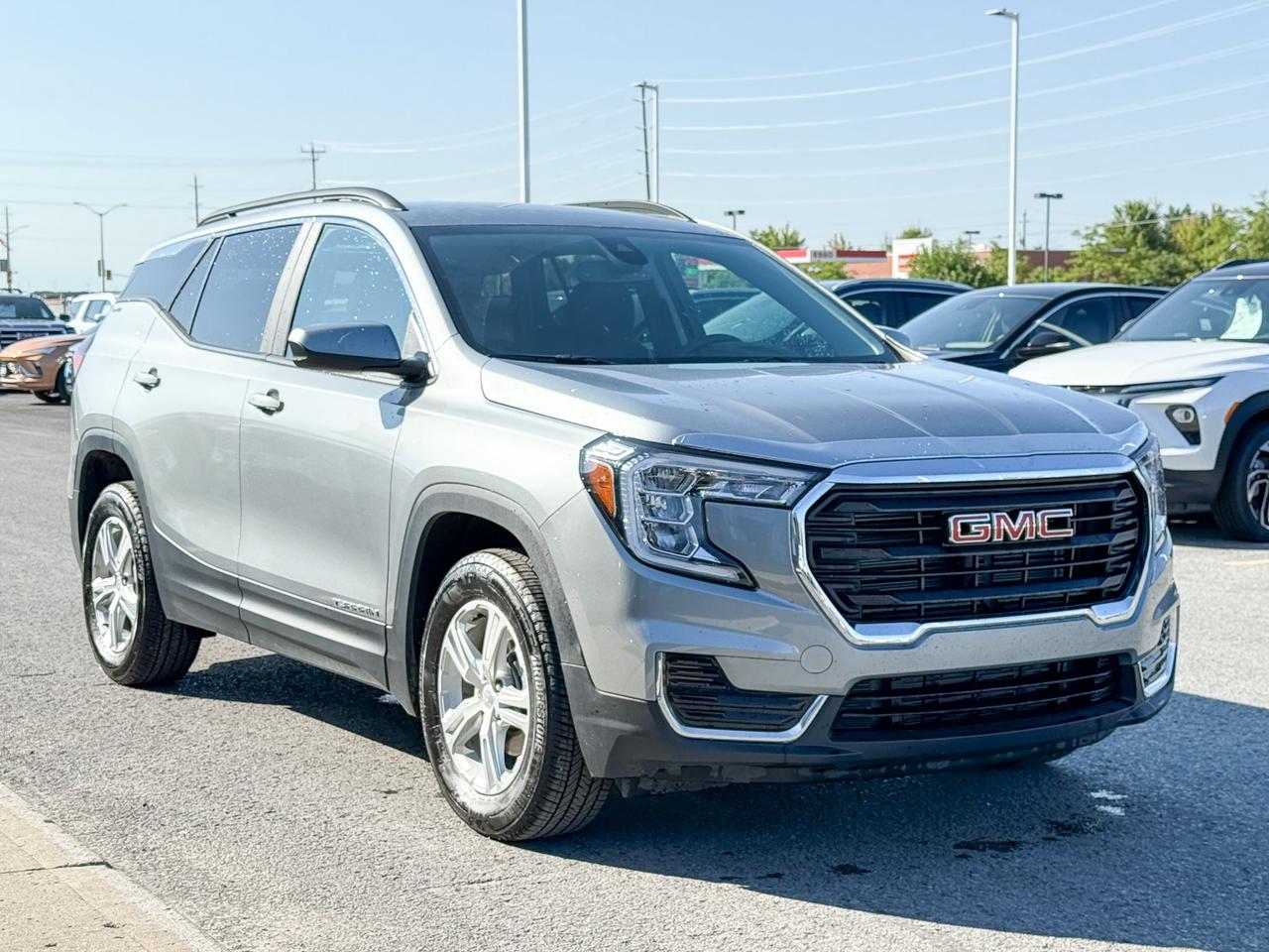2024 GMC Terrain CLEAN CARFAX, 1.5L 4CYL TURBO, SLE AWD, HEATED FRONT SEATS, REMOTE VEHICLESTART, GMC PRO SAFETY PACKAGE, DUALZONE CLIMATE CONTROL, REAR VISION CAMERA Photo