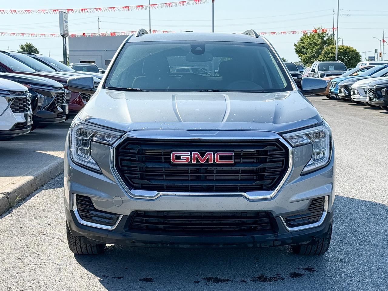 2024 GMC Terrain CLEAN CARFAX, 1.5L 4CYL TURBO, SLE AWD, HEATED FRONT SEATS, REMOTE VEHICLESTART, GMC PRO SAFETY PACKAGE, DUALZONE CLIMATE CONTROL, REAR VISION CAMERA Photo
