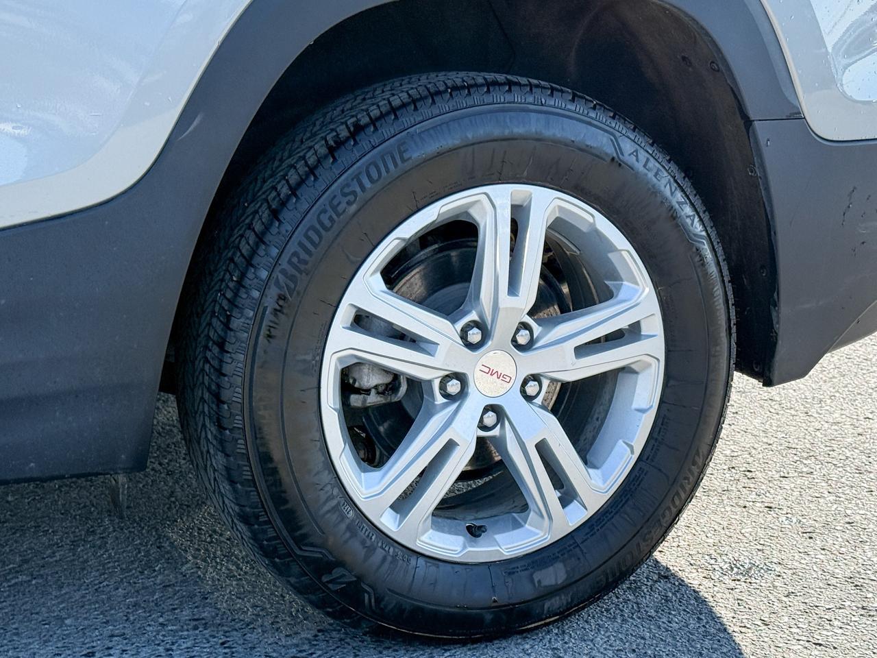 2024 GMC Terrain CLEAN CARFAX, 1.5L 4CYL TURBO, SLE AWD, HEATED FRONT SEATS, REMOTE VEHICLESTART, GMC PRO SAFETY PACKAGE, DUALZONE CLIMATE CONTROL, REAR VISION CAMERA Photo