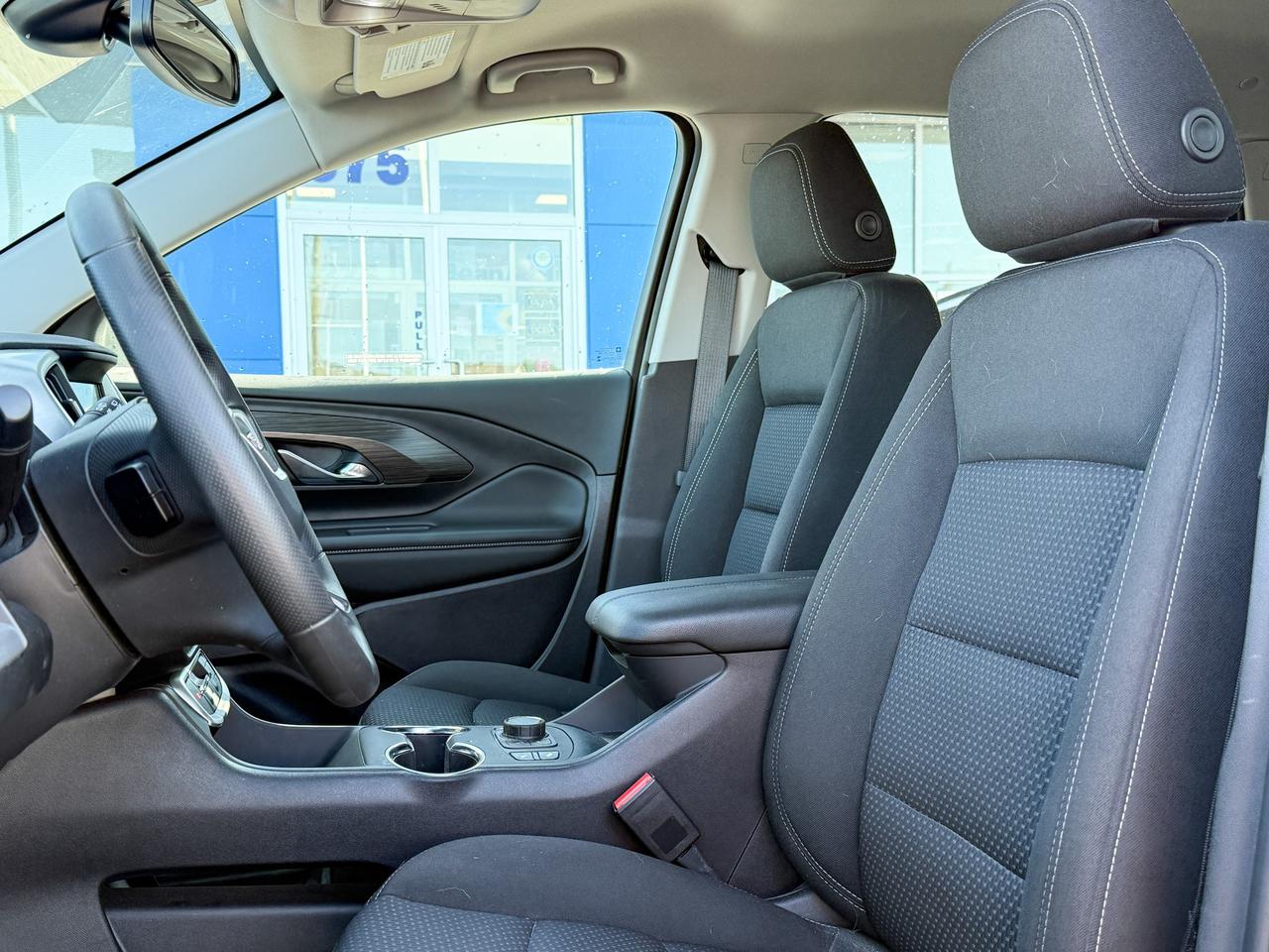 2024 GMC Terrain CLEAN CARFAX, 1.5L 4CYL TURBO, SLE AWD, HEATED FRONT SEATS, REMOTE VEHICLESTART, GMC PRO SAFETY PACKAGE, DUALZONE CLIMATE CONTROL, REAR VISION CAMERA Photo