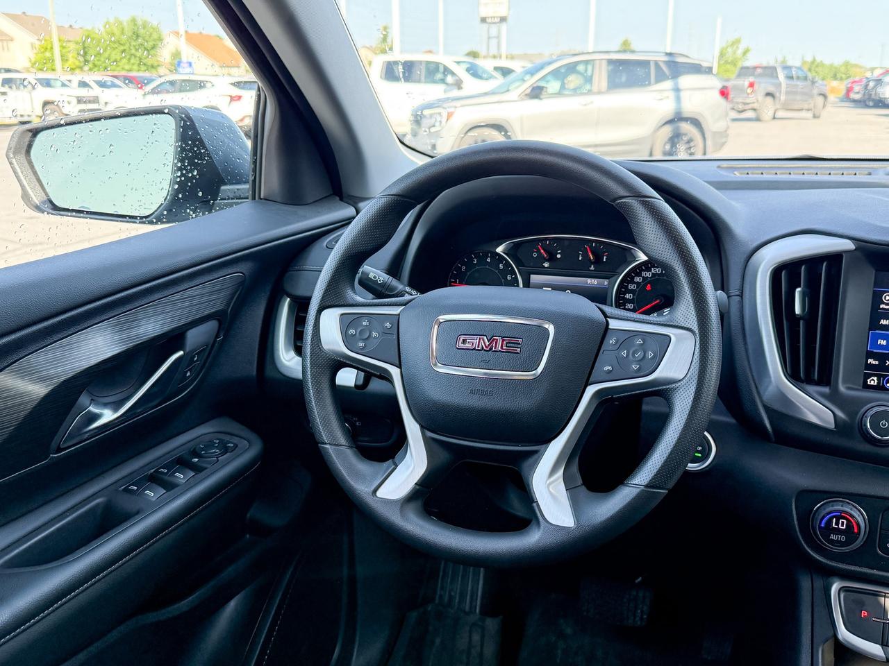 2024 GMC Terrain CLEAN CARFAX, 1.5L 4CYL TURBO, SLE AWD, HEATED FRONT SEATS, REMOTE VEHICLESTART, GMC PRO SAFETY PACKAGE, DUALZONE CLIMATE CONTROL, REAR VISION CAMERA Photo