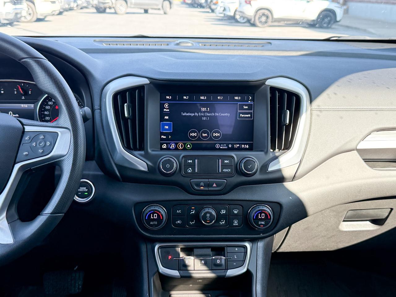 2024 GMC Terrain CLEAN CARFAX, 1.5L 4CYL TURBO, SLE AWD, HEATED FRONT SEATS, REMOTE VEHICLESTART, GMC PRO SAFETY PACKAGE, DUALZONE CLIMATE CONTROL, REAR VISION CAMERA Photo