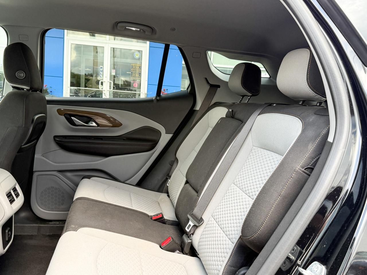 2021 GMC Terrain CLEAN CARFAX, 1.5L 4CYL TURBO, SLE AWD, HEATED FRONT CLOTH SEATS, REMOTE VEHICLE START, HD REAR VISION CAMERA, LUGGAGE SIDE RAILS, 17" ALLOY RIMS Photo
