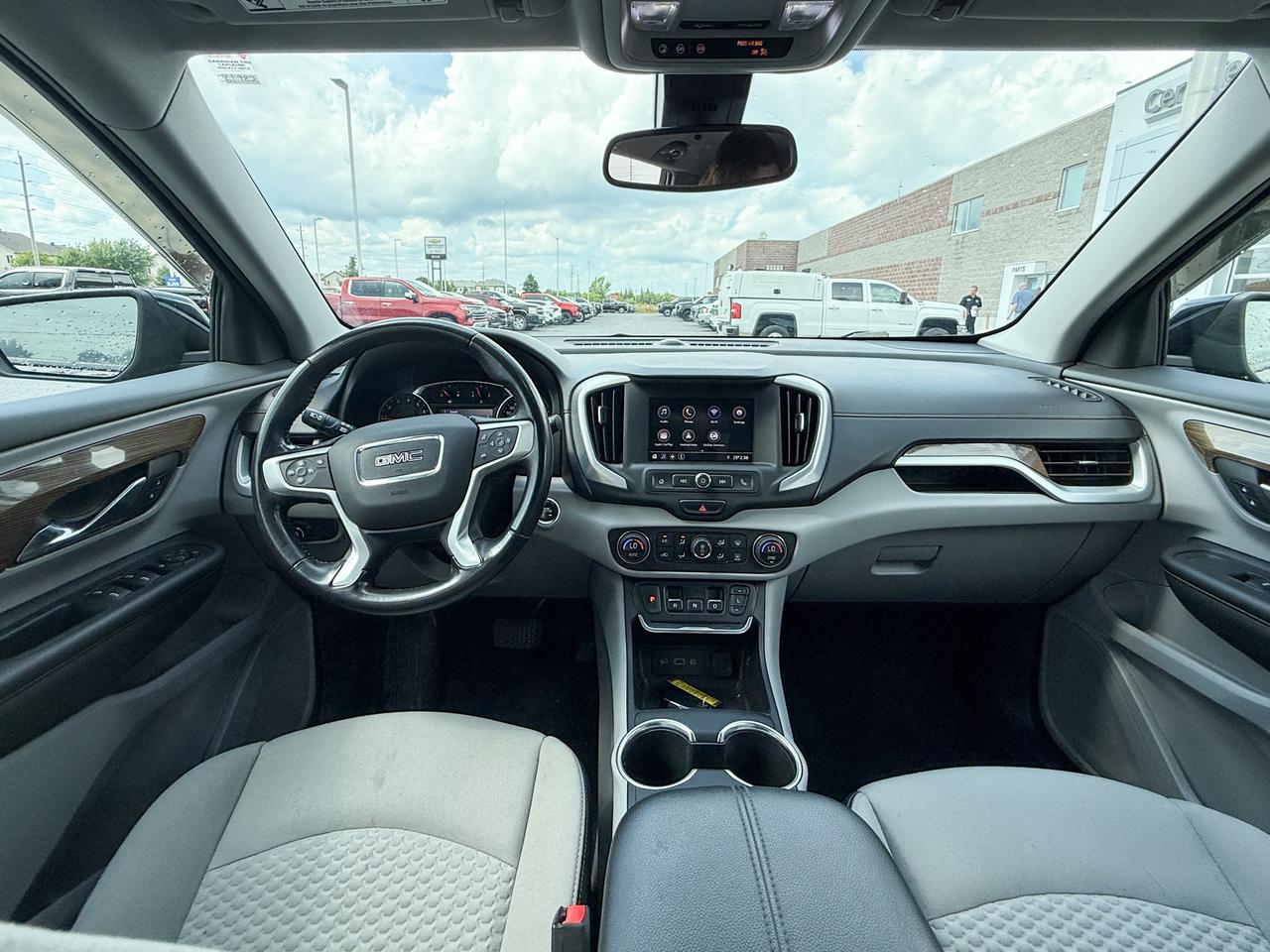 2021 GMC Terrain CLEAN CARFAX, 1.5L 4CYL TURBO, SLE AWD, HEATED FRONT CLOTH SEATS, REMOTE VEHICLE START, HD REAR VISION CAMERA, LUGGAGE SIDE RAILS, 17" ALLOY RIMS Photo