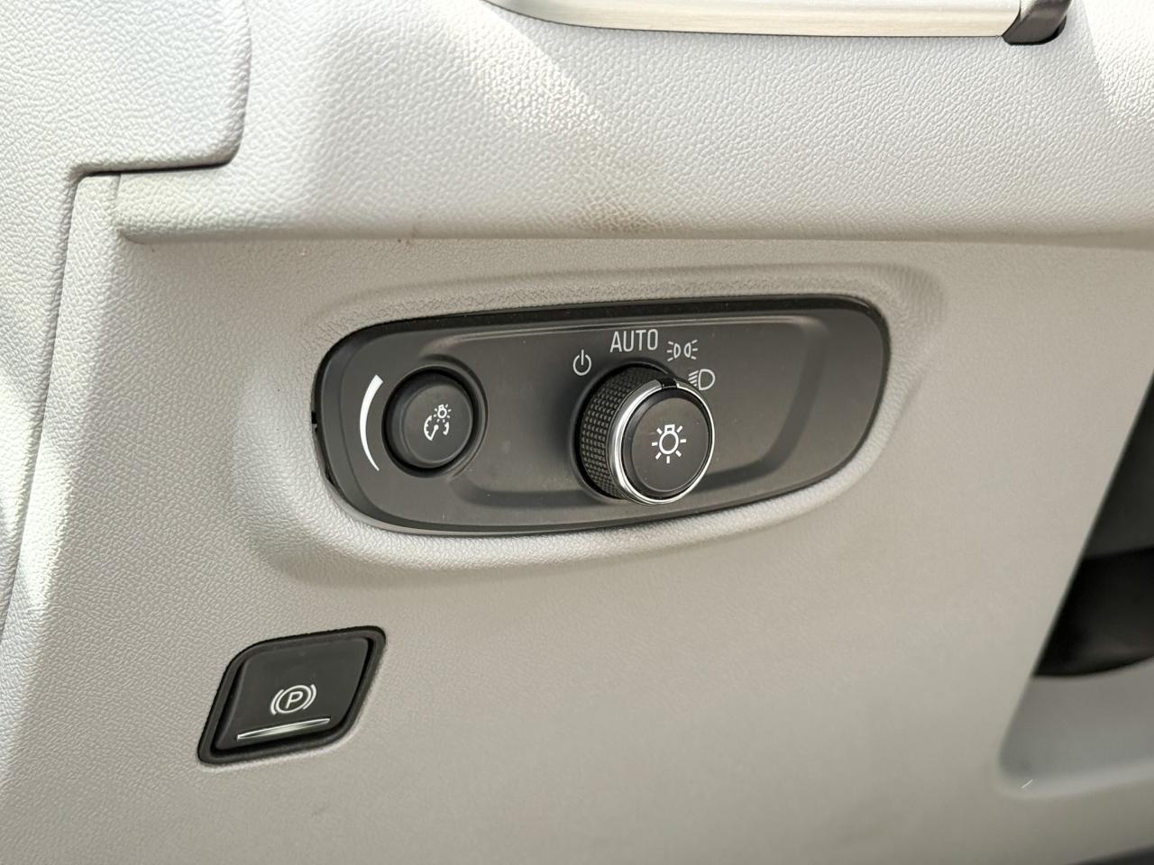 2021 GMC Terrain CLEAN CARFAX, 1.5L 4CYL TURBO, SLE AWD, HEATED FRONT CLOTH SEATS, REMOTE VEHICLE START, HD REAR VISION CAMERA, LUGGAGE SIDE RAILS, 17" ALLOY RIMS Photo