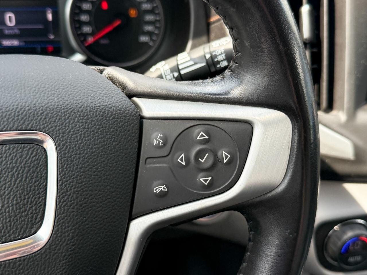 2021 GMC Terrain CLEAN CARFAX, 1.5L 4CYL TURBO, SLE AWD, HEATED FRONT CLOTH SEATS, REMOTE VEHICLE START, HD REAR VISION CAMERA, LUGGAGE SIDE RAILS, 17" ALLOY RIMS Photo