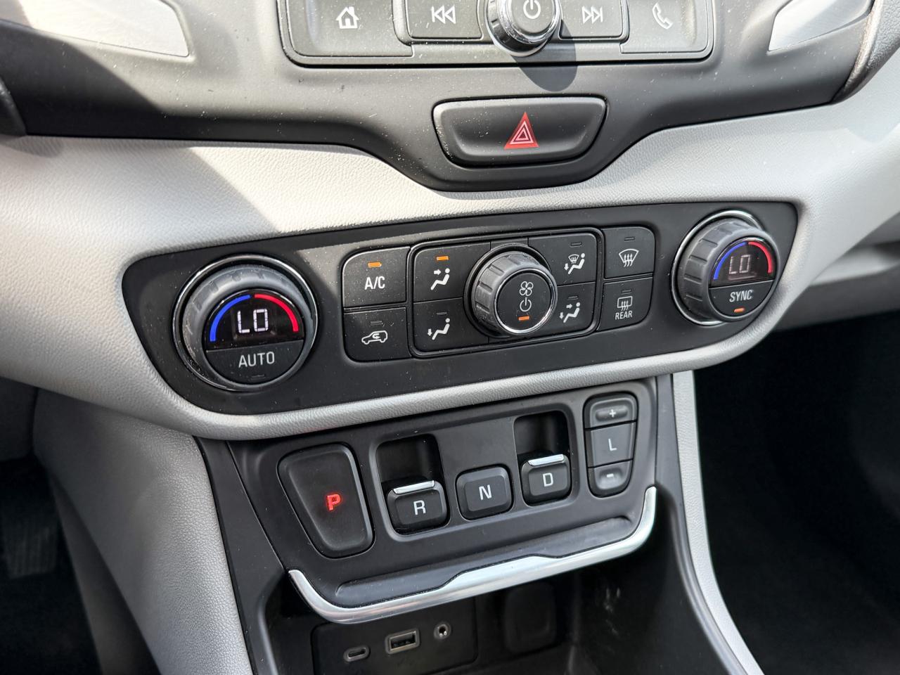 2021 GMC Terrain CLEAN CARFAX, 1.5L 4CYL TURBO, SLE AWD, HEATED FRONT CLOTH SEATS, REMOTE VEHICLE START, HD REAR VISION CAMERA, LUGGAGE SIDE RAILS, 17" ALLOY RIMS Photo