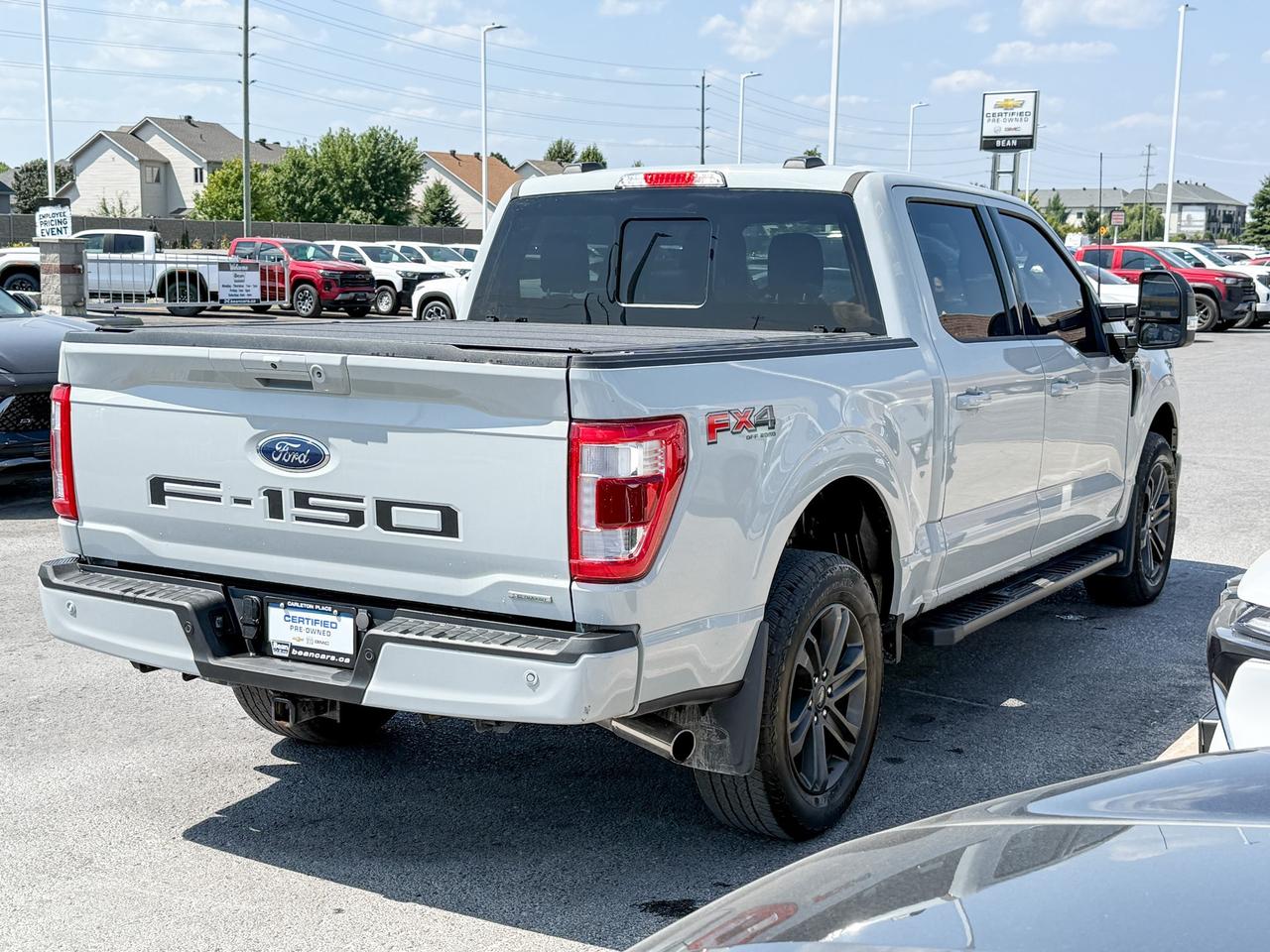 2023 Ford F-150 Lariat ONE OWNER, CLEAN CARFAX, 3.5L V6, SUPER CREW SHORT BOX, HEATED & VENTILATED LEATHER SEATS, PANORAMIC SUNROOF, FX4 OFF ROAD PACKAGE, 20" ALLOY WHEELS Photo