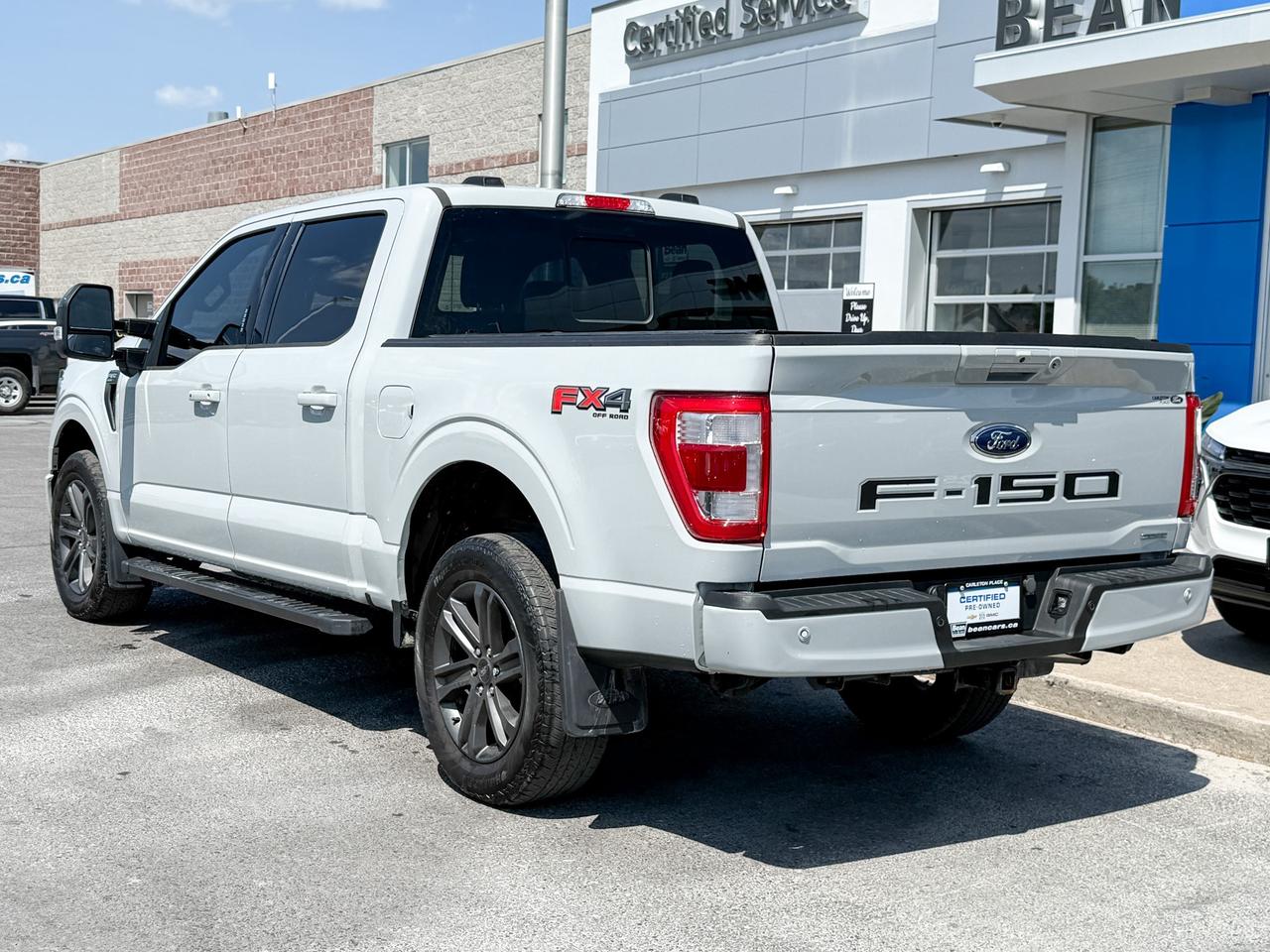 2023 Ford F-150 Lariat ONE OWNER, CLEAN CARFAX, 3.5L V6, SUPER CREW SHORT BOX, HEATED & VENTILATED LEATHER SEATS, PANORAMIC SUNROOF, FX4 OFF ROAD PACKAGE, 20" ALLOY WHEELS Photo
