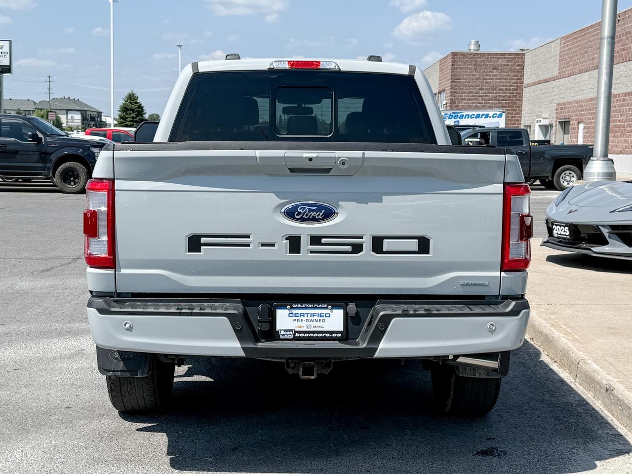 2023 Ford F-150 Lariat ONE OWNER, CLEAN CARFAX, 3.5L V6, SUPER CREW SHORT BOX, HEATED & VENTILATED LEATHER SEATS, PANORAMIC SUNROOF, FX4 OFF ROAD PACKAGE, 20" ALLOY WHEELS Photo