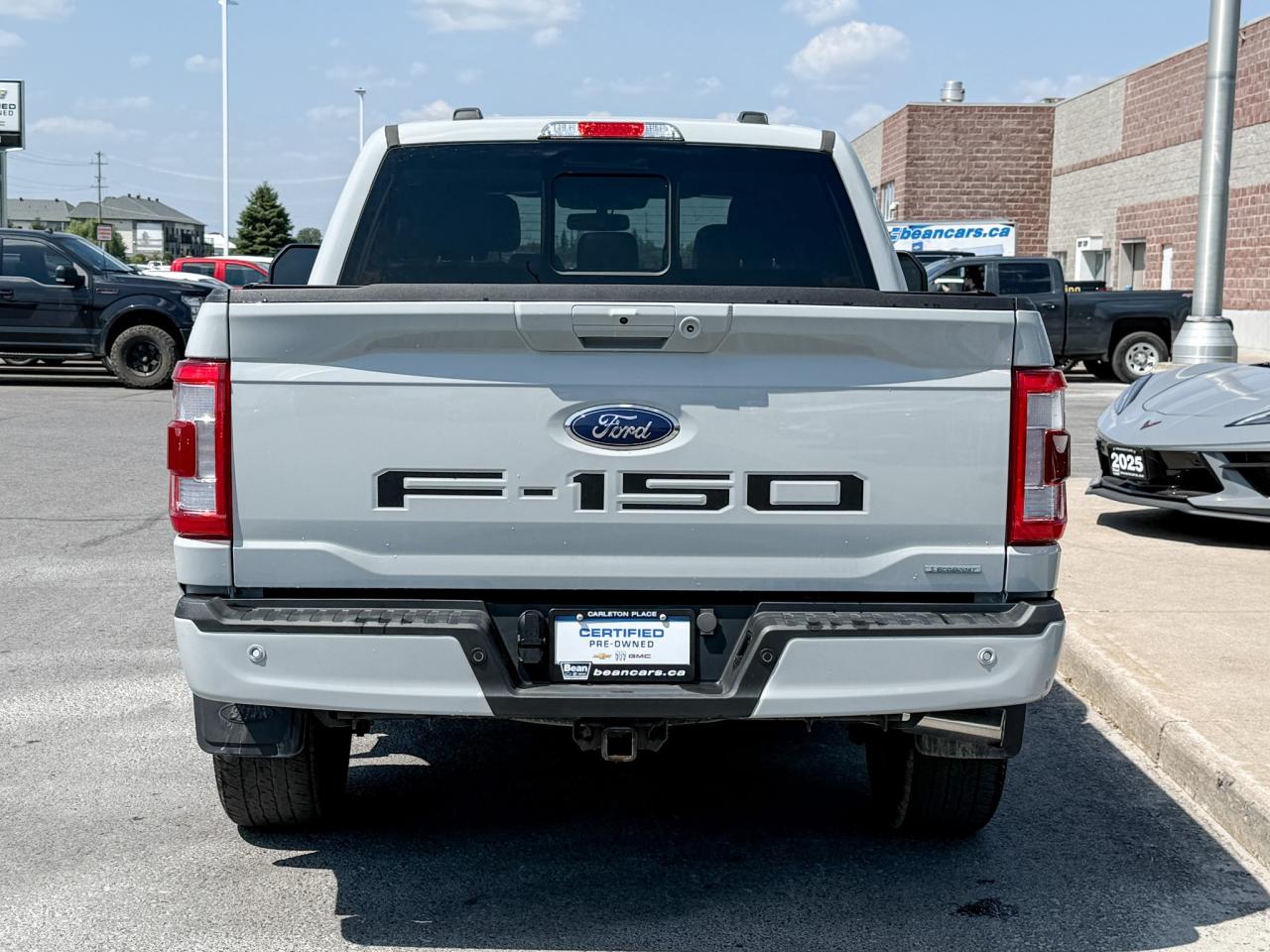 2023 Ford F-150 Lariat ONE OWNER, CLEAN CARFAX, 3.5L V6, SUPER CREW SHORT BOX, HEATED & VENTILATED LEATHER SEATS, PANORAMIC SUNROOF, FX4 OFF ROAD PACKAGE, 20" ALLOY WHEELS Photo3