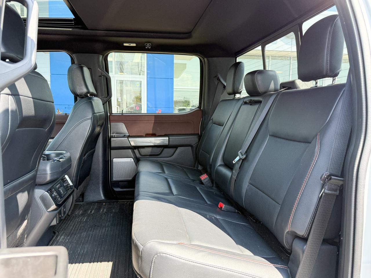 2023 Ford F-150 Lariat ONE OWNER, CLEAN CARFAX, 3.5L V6, SUPER CREW SHORT BOX, HEATED & VENTILATED LEATHER SEATS, PANORAMIC SUNROOF, FX4 OFF ROAD PACKAGE, 20" ALLOY WHEELS Photo