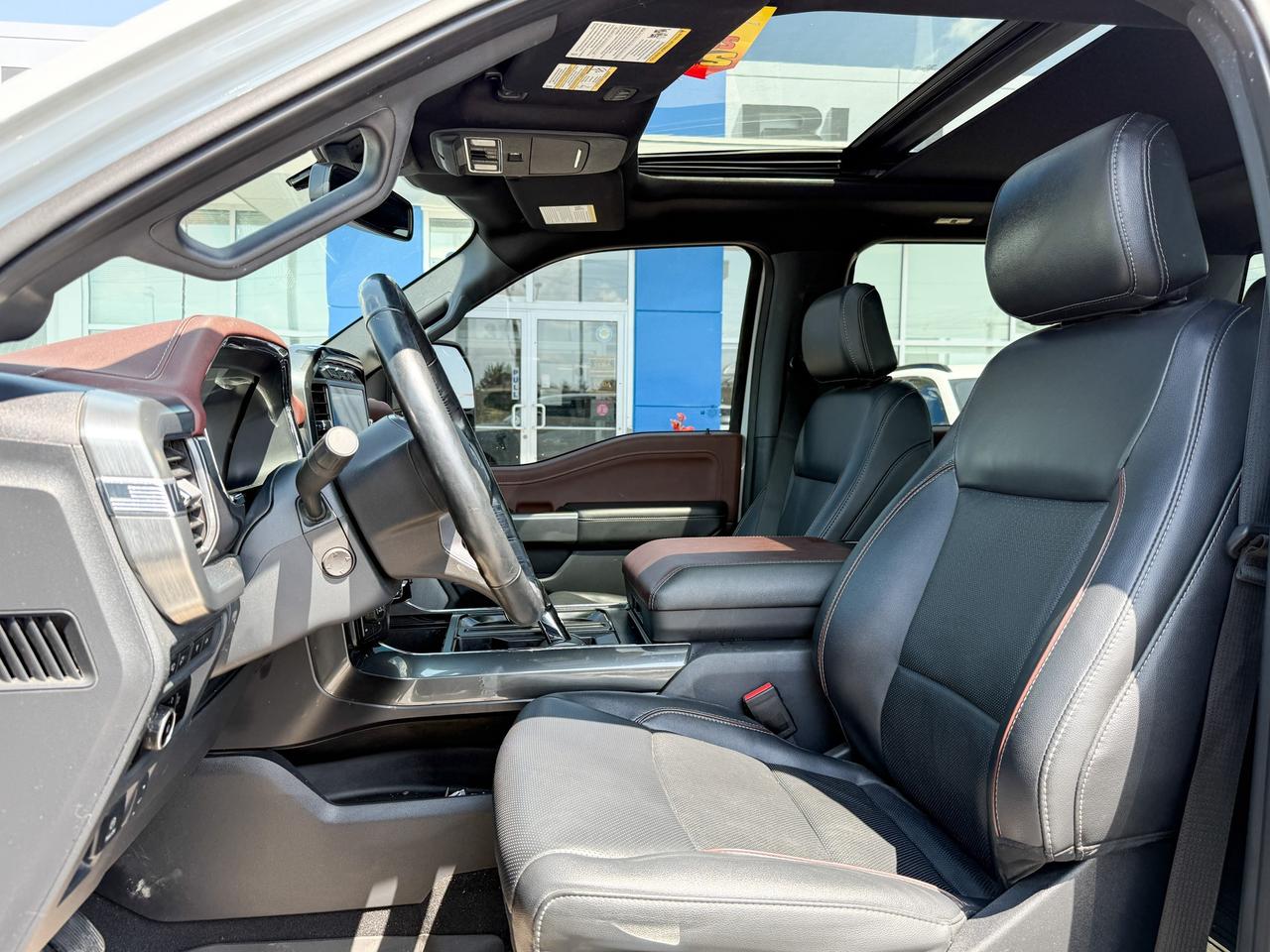 2023 Ford F-150 Lariat ONE OWNER, CLEAN CARFAX, 3.5L V6, SUPER CREW SHORT BOX, HEATED & VENTILATED LEATHER SEATS, PANORAMIC SUNROOF, FX4 OFF ROAD PACKAGE, 20" ALLOY WHEELS Photo