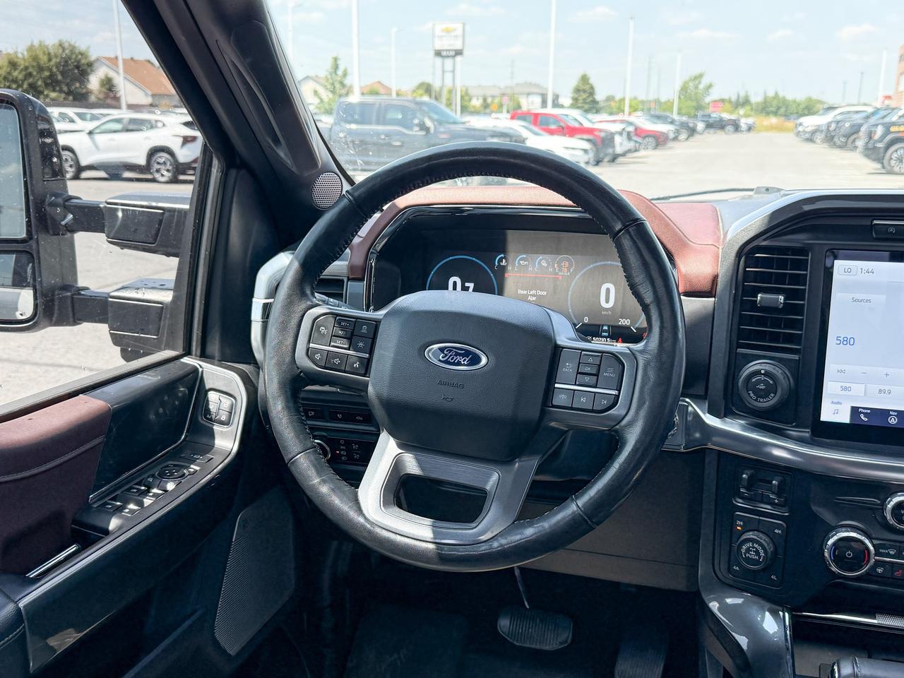 2023 Ford F-150 Lariat ONE OWNER, CLEAN CARFAX, 3.5L V6, SUPER CREW SHORT BOX, HEATED & VENTILATED LEATHER SEATS, PANORAMIC SUNROOF, FX4 OFF ROAD PACKAGE, 20" ALLOY WHEELS Photo