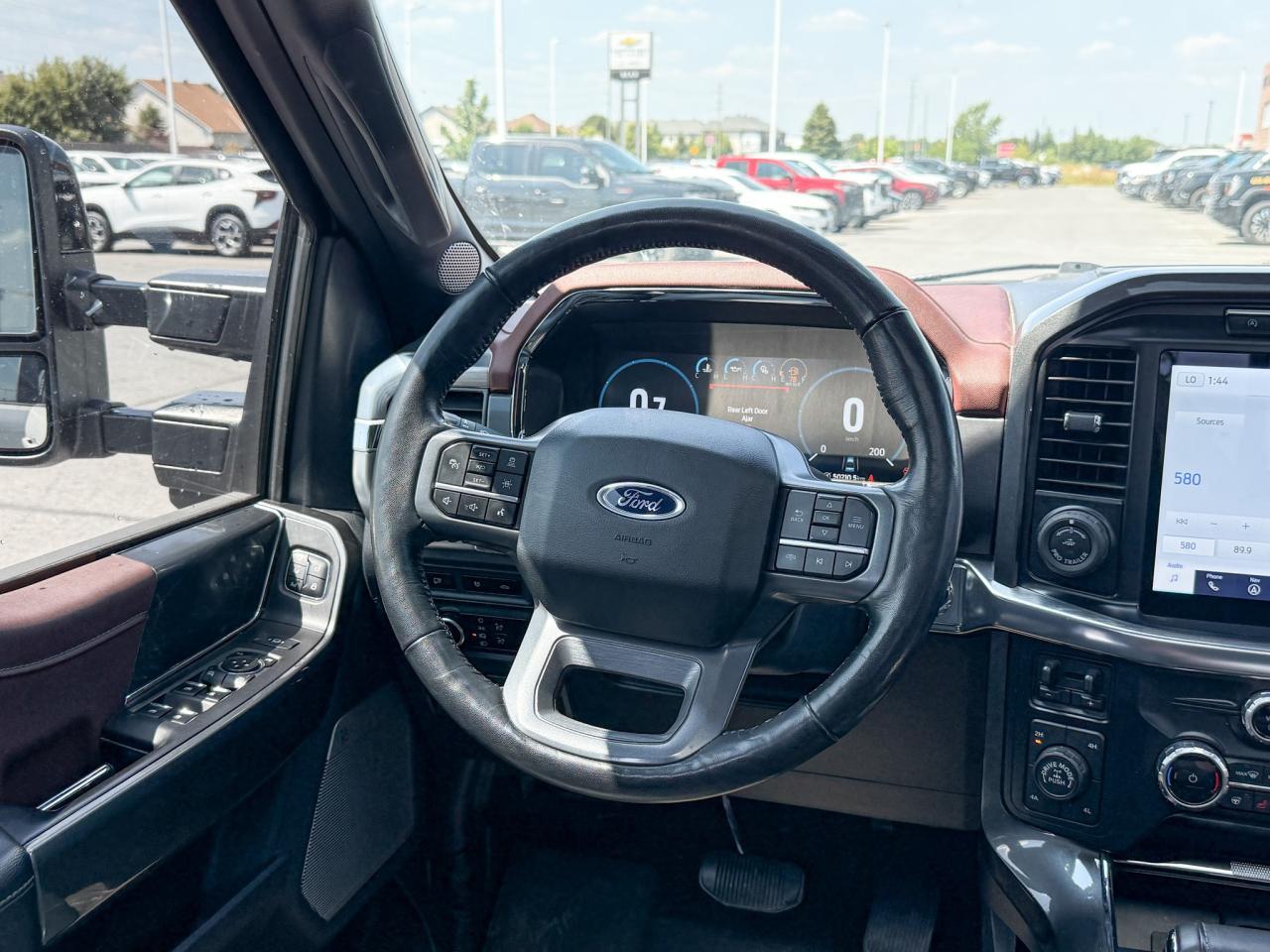 2023 Ford F-150 Lariat ONE OWNER, CLEAN CARFAX, 3.5L V6, SUPER CREW SHORT BOX, HEATED & VENTILATED LEATHER SEATS, PANORAMIC SUNROOF, FX4 OFF ROAD PACKAGE, 20" ALLOY WHEELS Photo