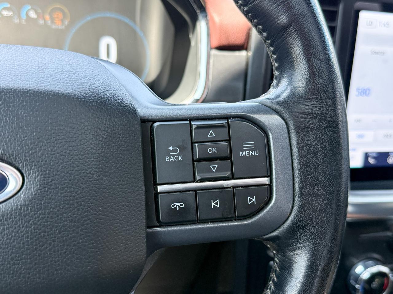 2023 Ford F-150 Lariat ONE OWNER, CLEAN CARFAX, 3.5L V6, SUPER CREW SHORT BOX, HEATED & VENTILATED LEATHER SEATS, PANORAMIC SUNROOF, FX4 OFF ROAD PACKAGE, 20" ALLOY WHEELS Photo