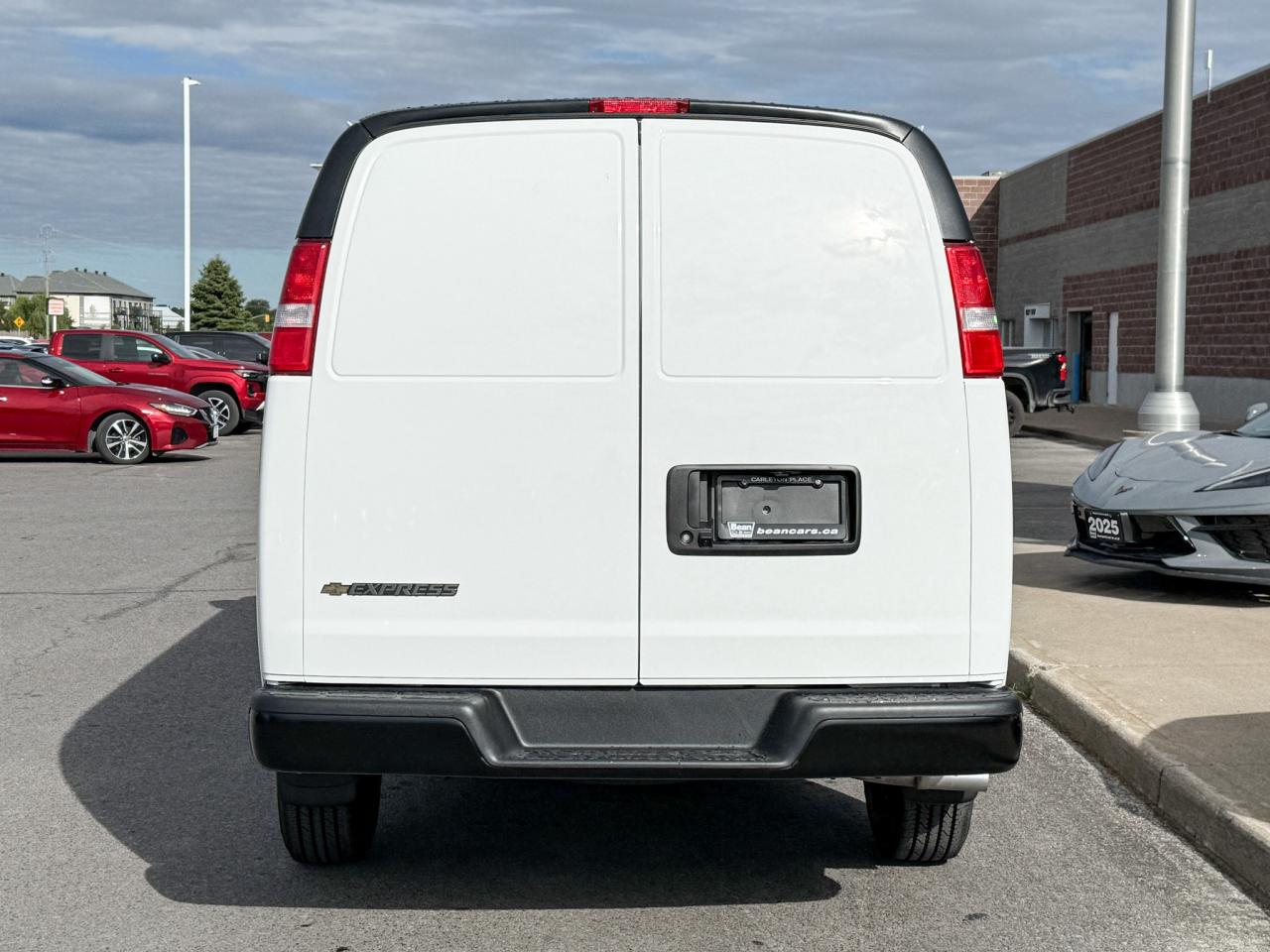 2025 Chevrolet Express 2500 Work Van 4.3L V6 WITH REMOTE ENTRY, CRUISE CONTROL, REAR VISION CAMERA, BLUETOOTH Photo3