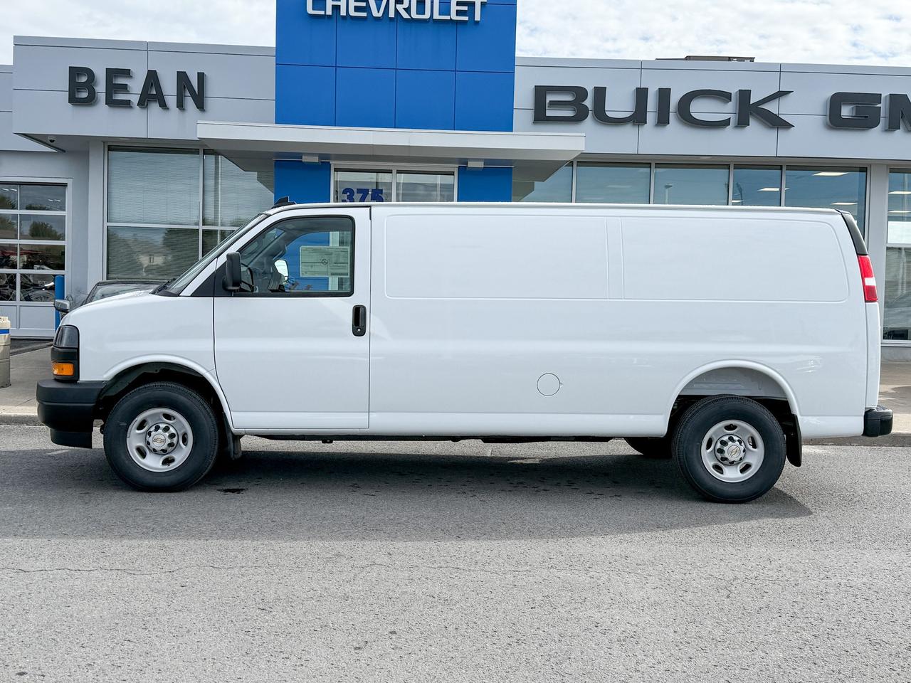 2025 Chevrolet Express 2500 Work Van 4.3L V6 WITH REMOTE ENTRY, CRUISE CONTROL, REAR VISION CAMERA, BLUETOOTH Photo5
