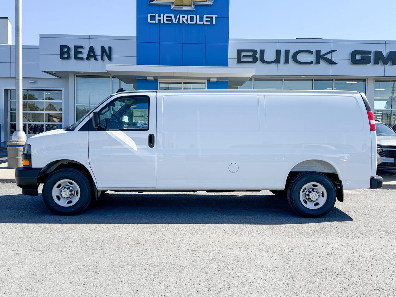 2025 Chevrolet Express 2500 Work Van 4.3L V6 WITH REMOTE ENTRY, CRUISE CONTROL, REAR VISION CAMERA, BLUETOOTH Photo5