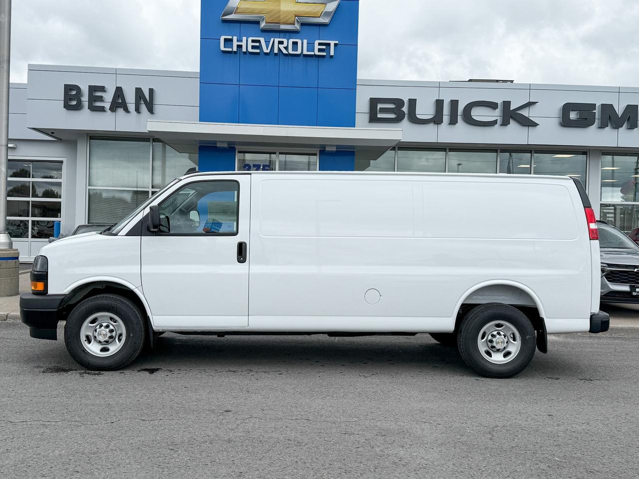 2025 Chevrolet Express 2500 Work Van 4.3L V6 WITH REMOTE ENTRY, CRUISE CONTROL, REAR VISION CAMERA, BLUETOOTH Photo1