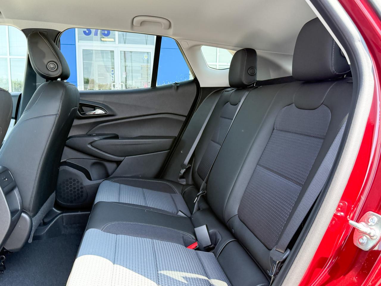 2025 Chevrolet Trax LT 1.2L 3 CYL WITH REMOTE START/ENTRY, HEATED SEATS, ADAPTIVE CRUISE CONTROL, APPLE CARPLAY AND ANDROID AUTO Photo