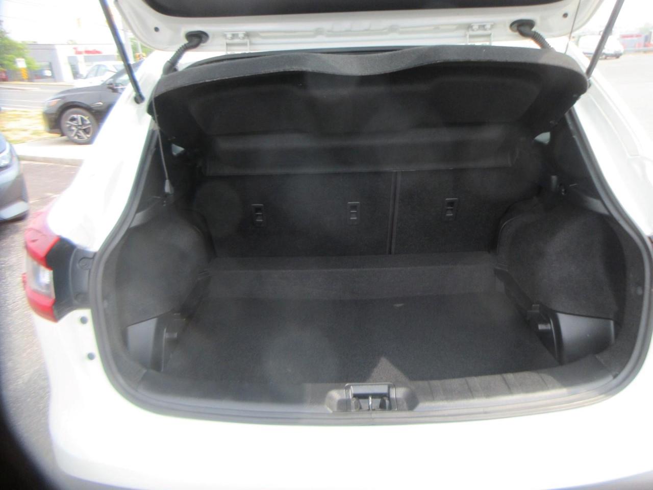 2022 Nissan Qashqai SV Photo4