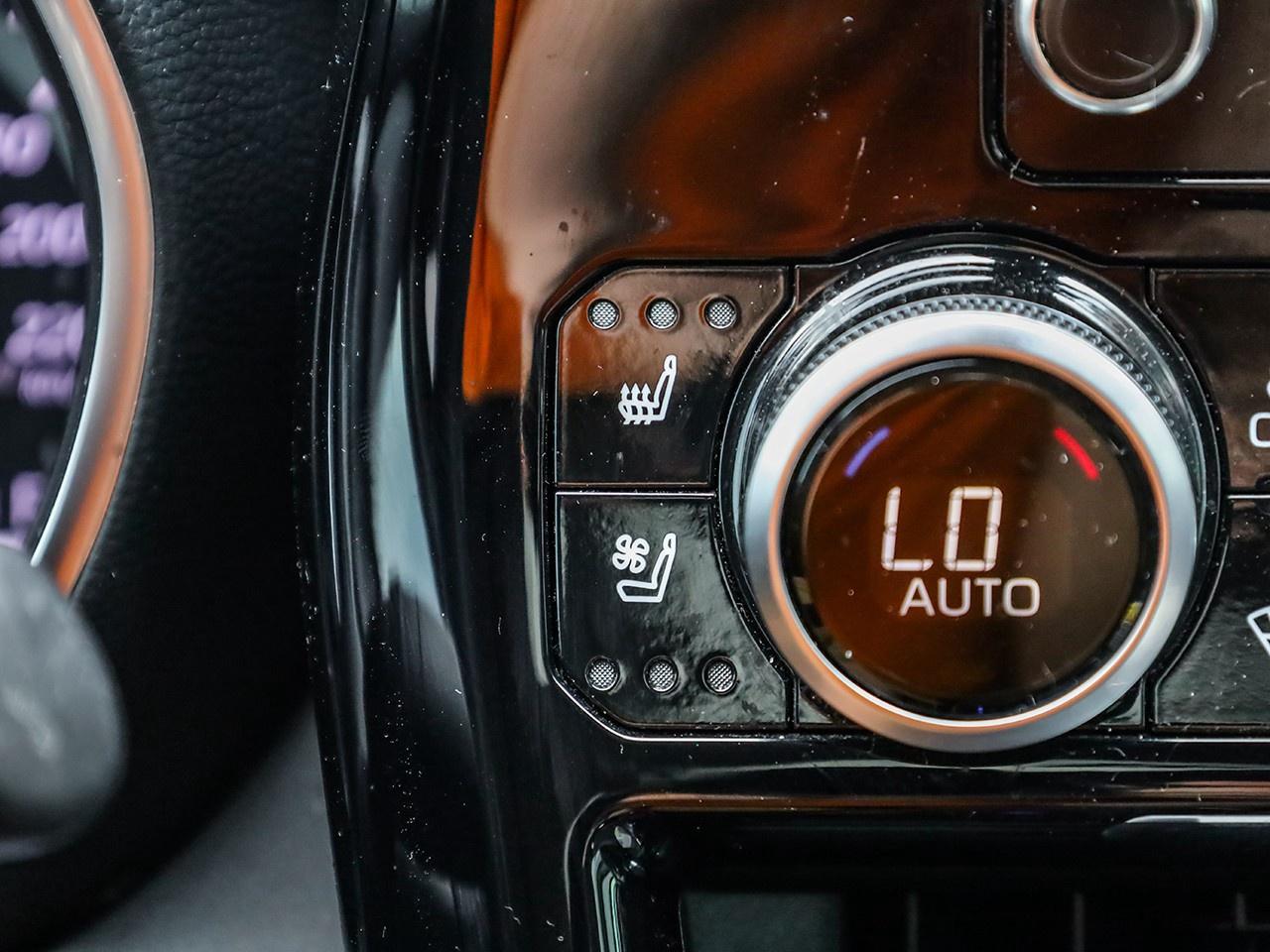 2020 Toyota Highlander Hybrid Limited Photo