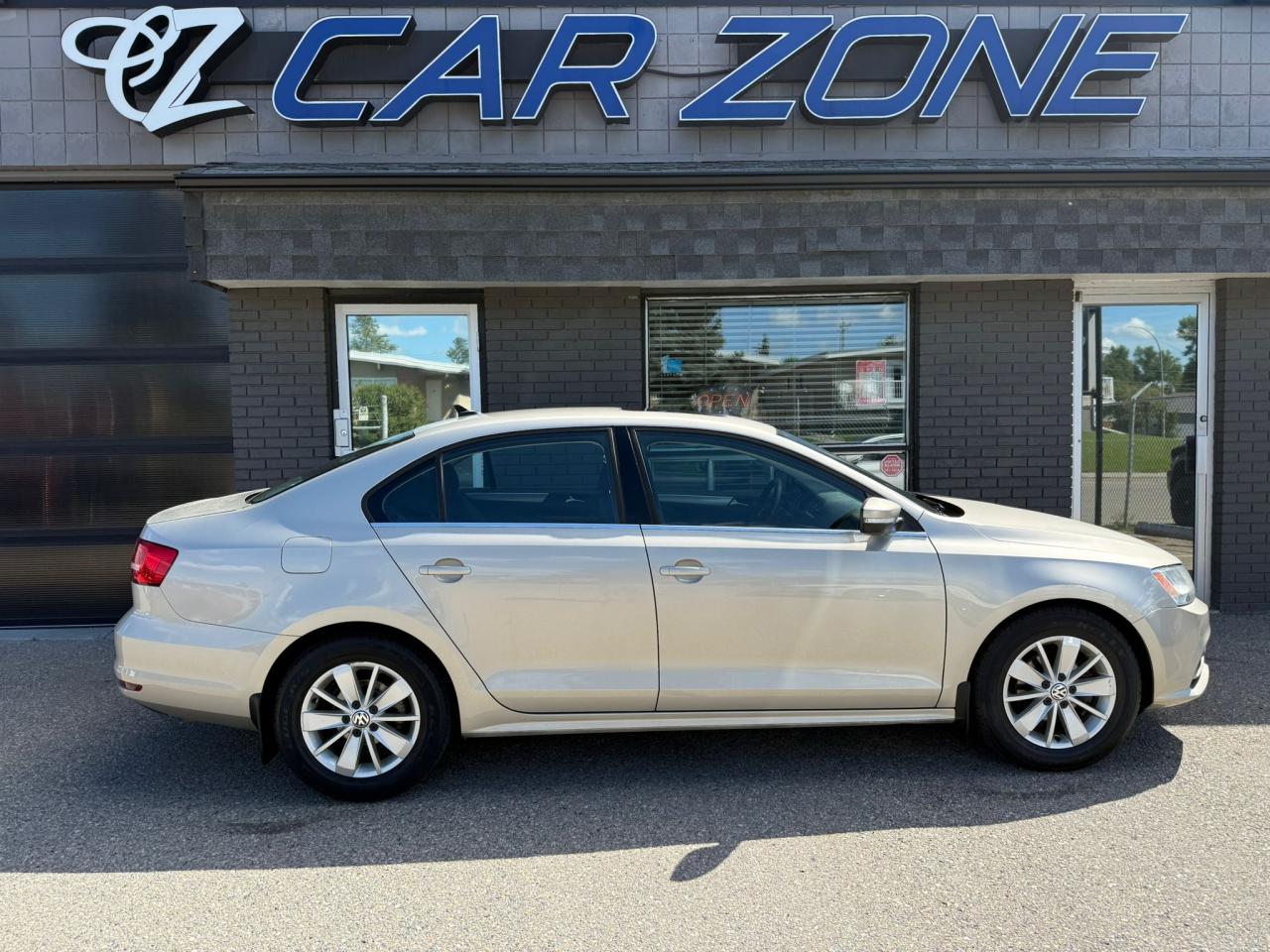 2015 Volkswagen Jetta Trendline | Clean Carfax, Low KMs, Fully Serviced! - Photo #2
