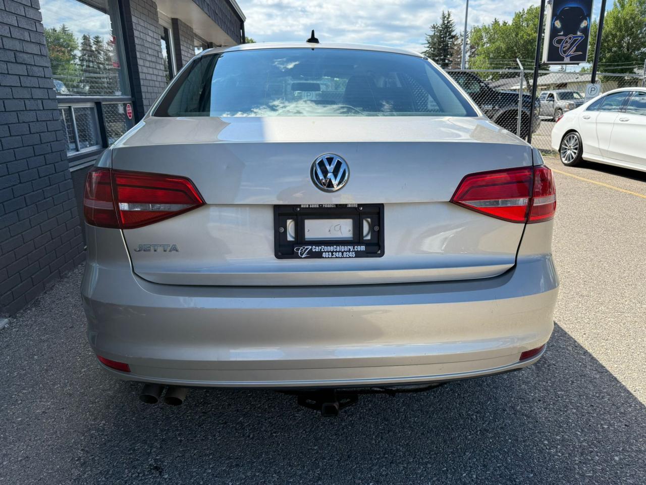 2015 Volkswagen Jetta Trendline | Clean Carfax, Low KMs, Fully Serviced! - Photo #4