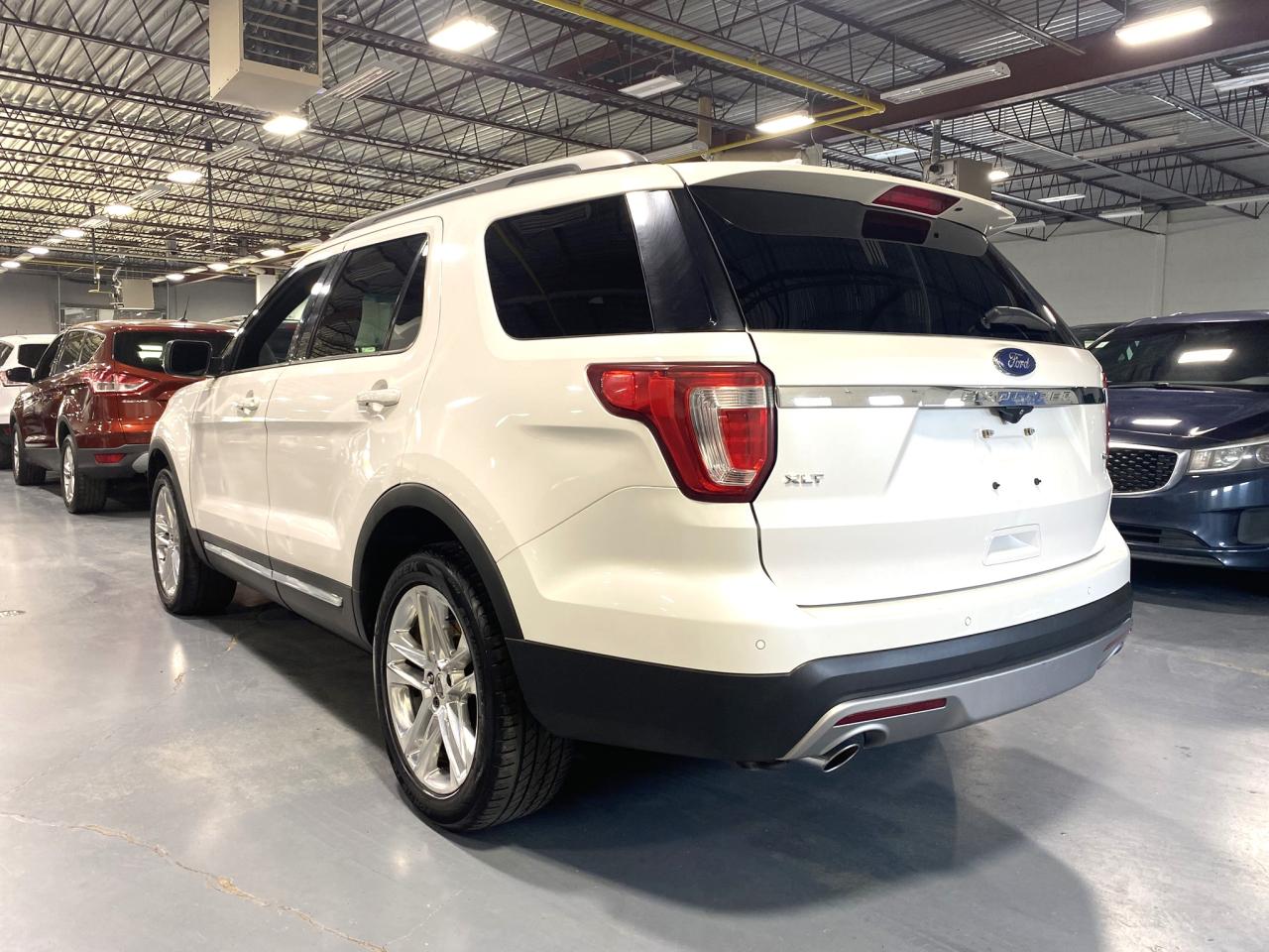 2016 Ford Explorer XLT Photo2
