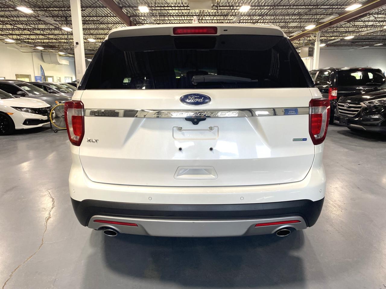 2016 Ford Explorer XLT Photo3