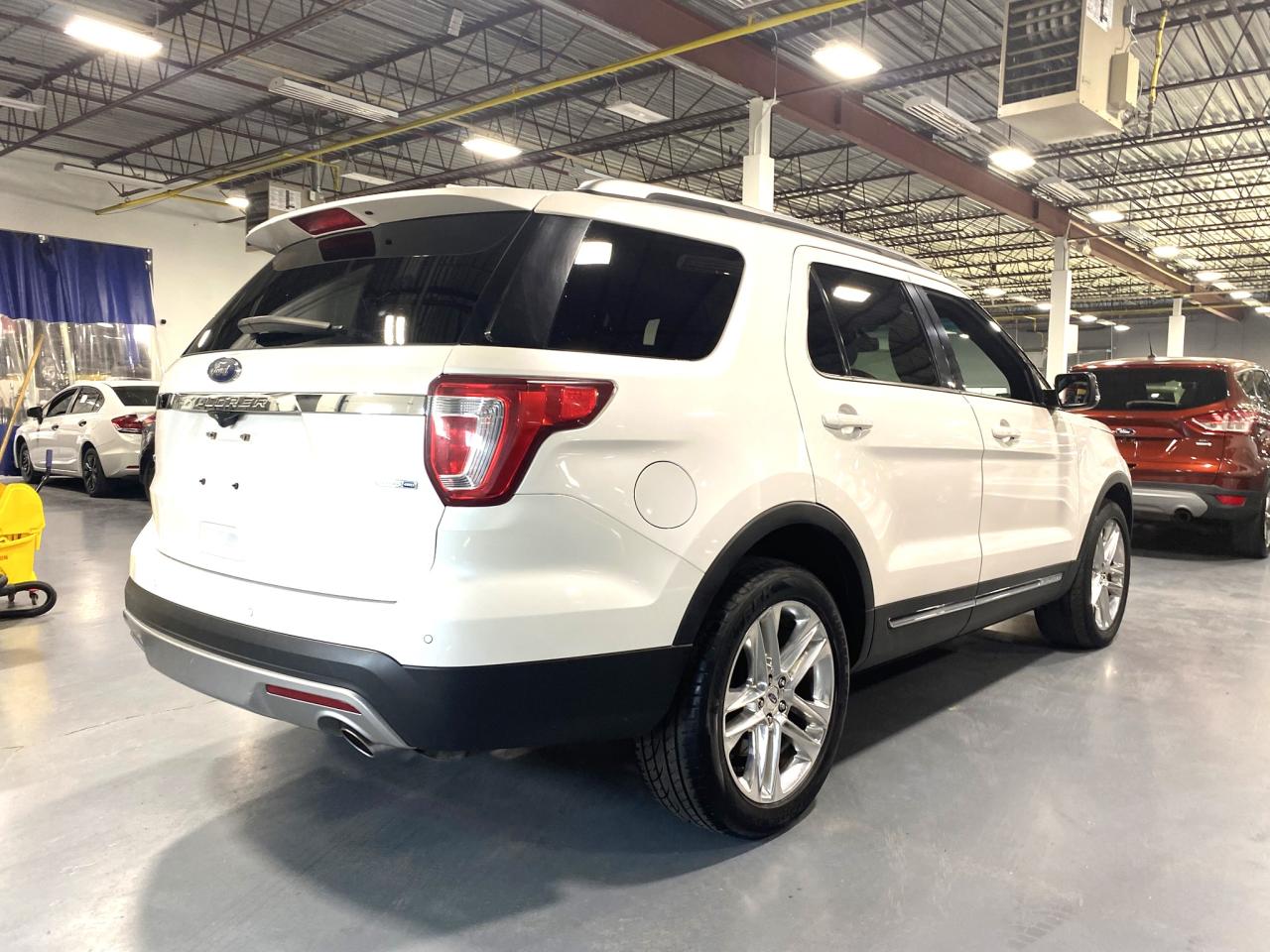 2016 Ford Explorer XLT Photo4