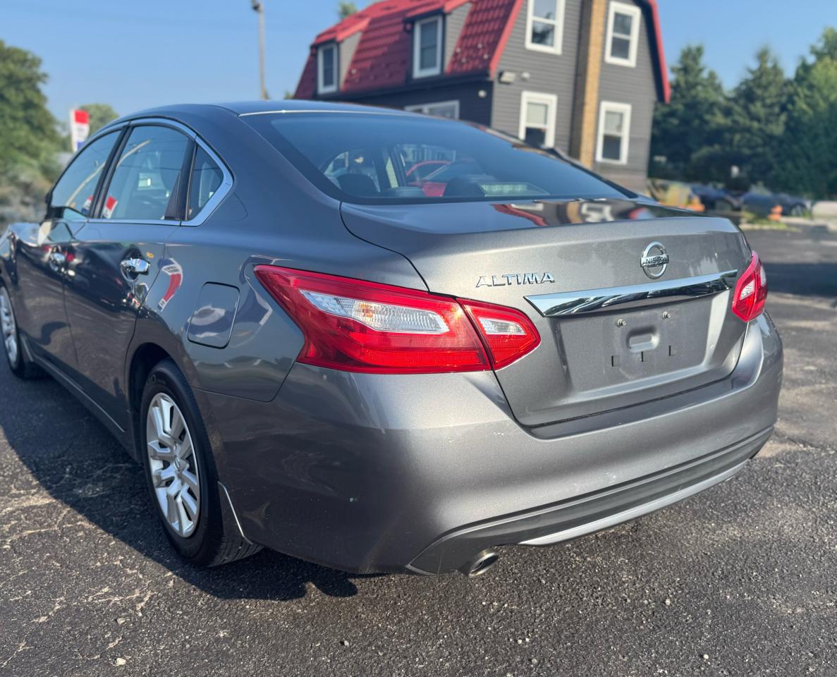 2016 Nissan Altima SV Photo4