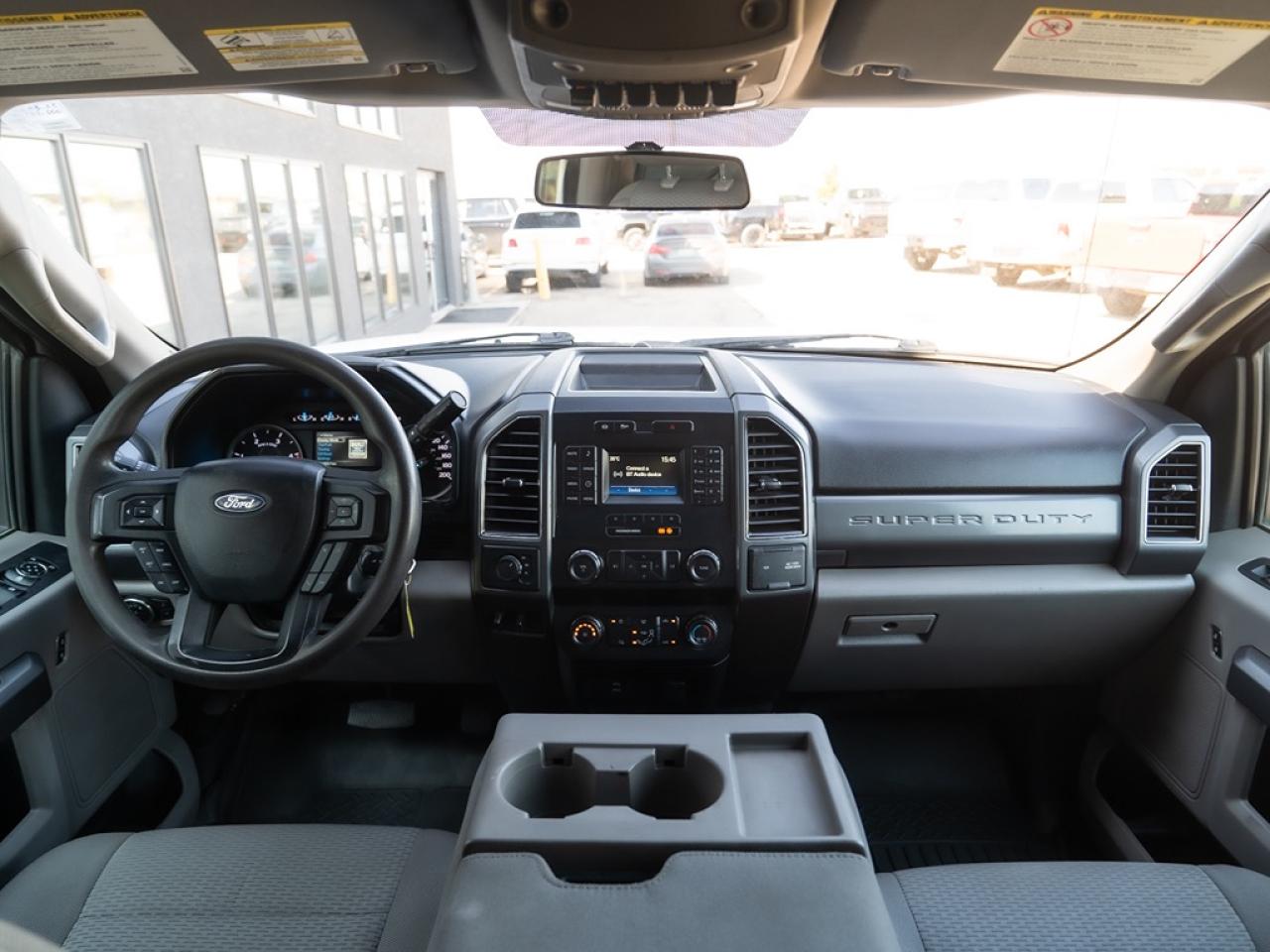 2019 Ford SUPER DUTY F-550 DRW XLT F-550 FLATDECK DIESEL Photo32