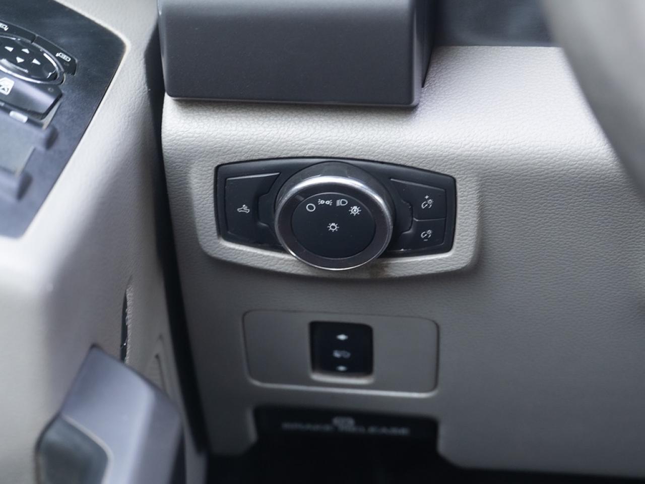 2019 Ford SUPER DUTY F-550 DRW XLT F-550 FLATDECK DIESEL Photo39