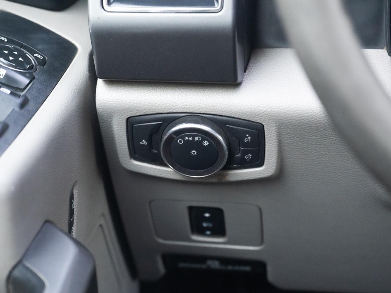 2019 Ford SUPER DUTY F-550 DRW XLT F-550 FLATDECK DIESEL Photo18