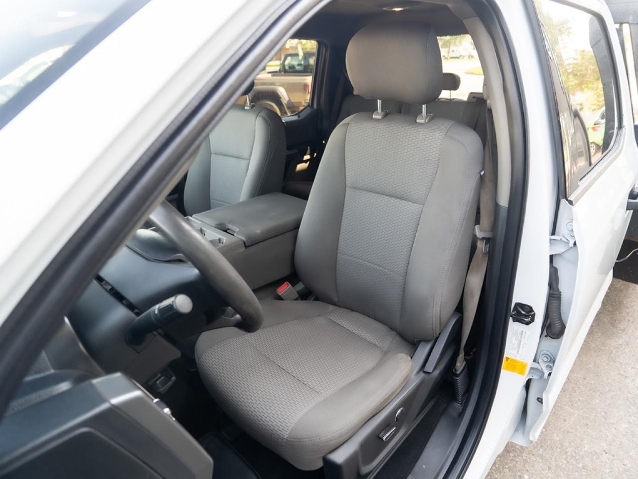2019 Ford SUPER DUTY F-550 DRW XLT F-550 FLATDECK DIESEL Photo45