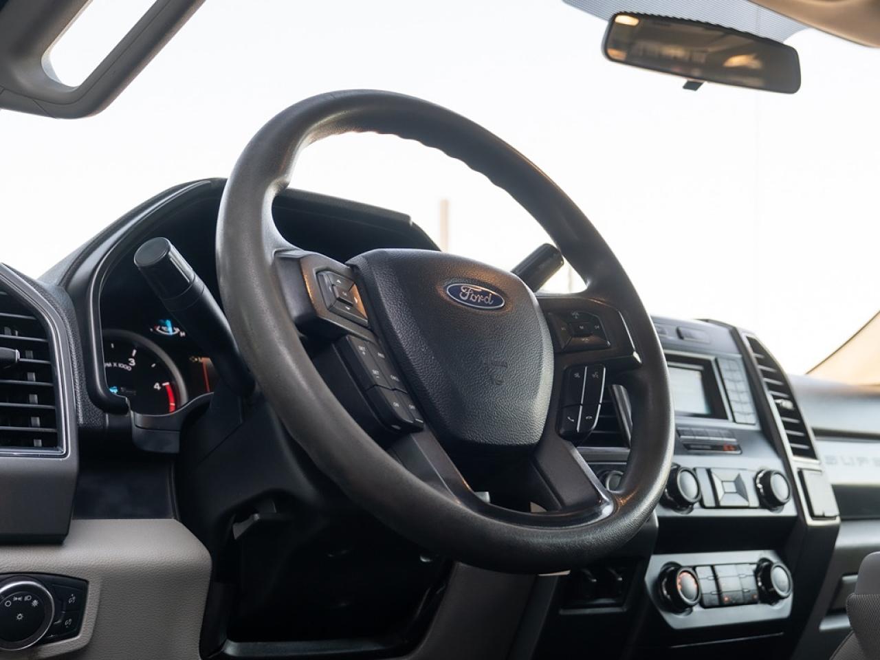 2019 Ford SUPER DUTY F-550 DRW XLT F-550 FLATDECK DIESEL Photo37